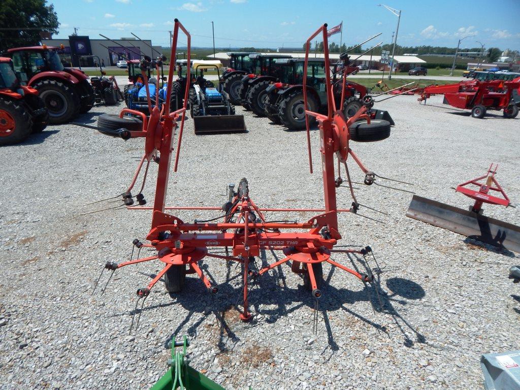 2019 Kuhn GF5202THA Tedder