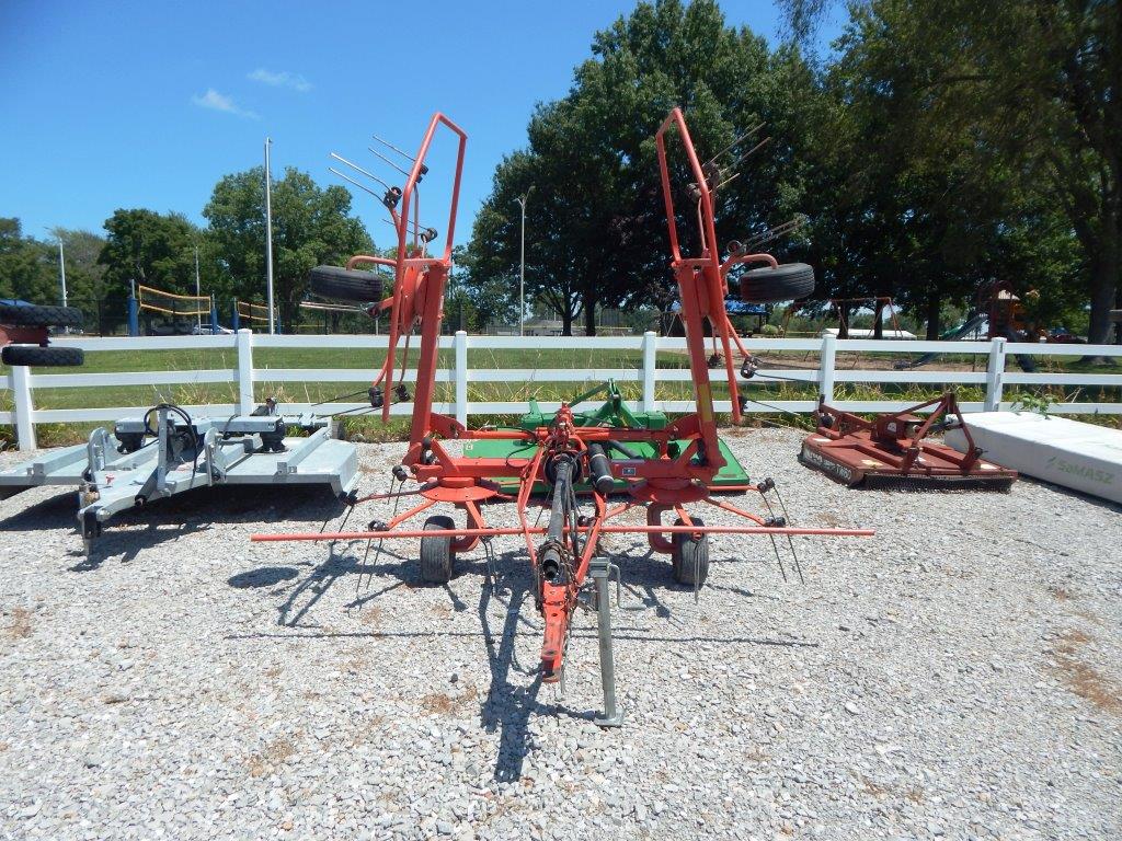 2019 Kuhn GF5202THA Tedder