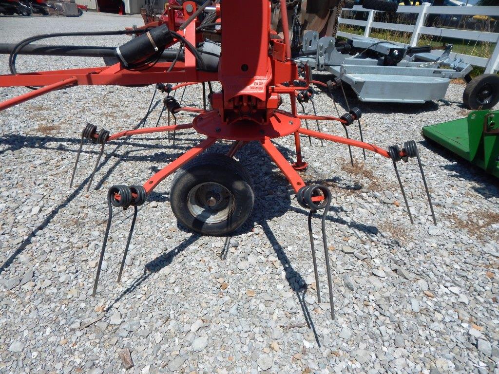 2019 Kuhn GF5202THA Tedder