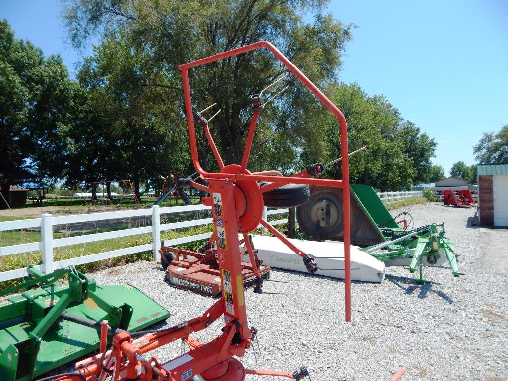 2019 Kuhn GF5202THA Tedder