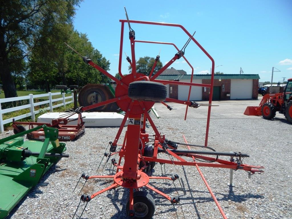 2019 Kuhn GF5202THA Tedder