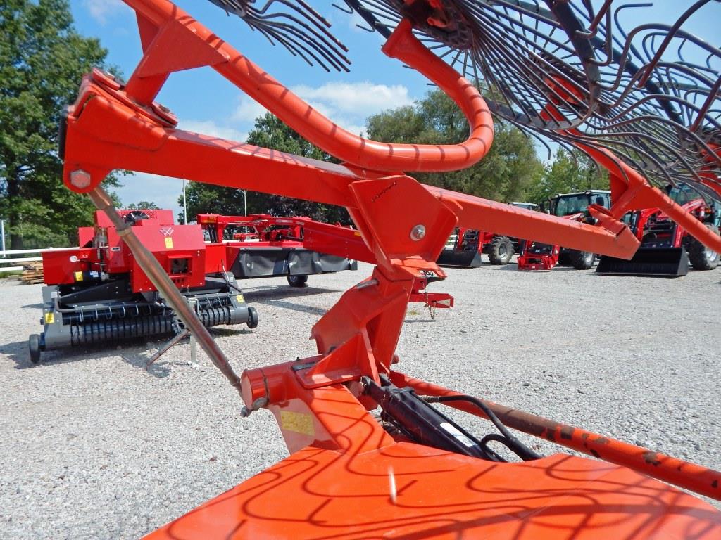 2017 Kuhn SR108 Rake/Wheel