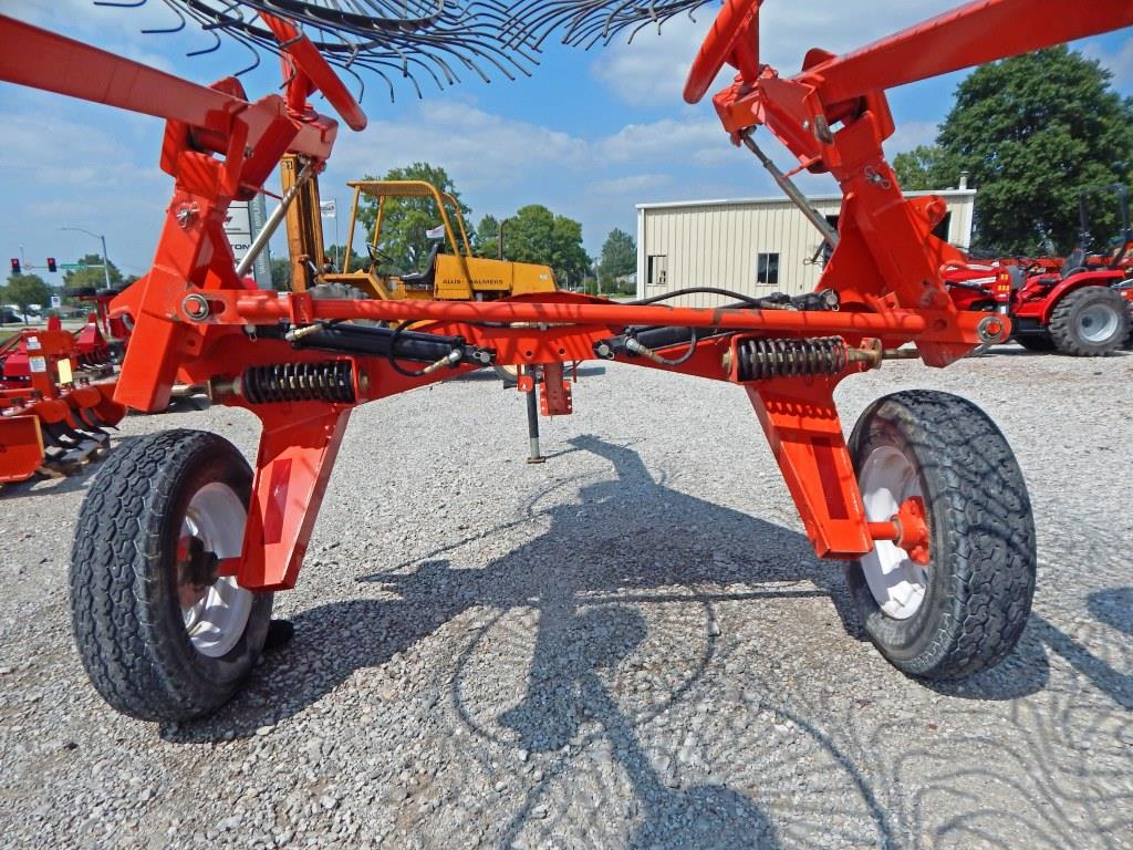 2017 Kuhn SR108 Rake/Wheel