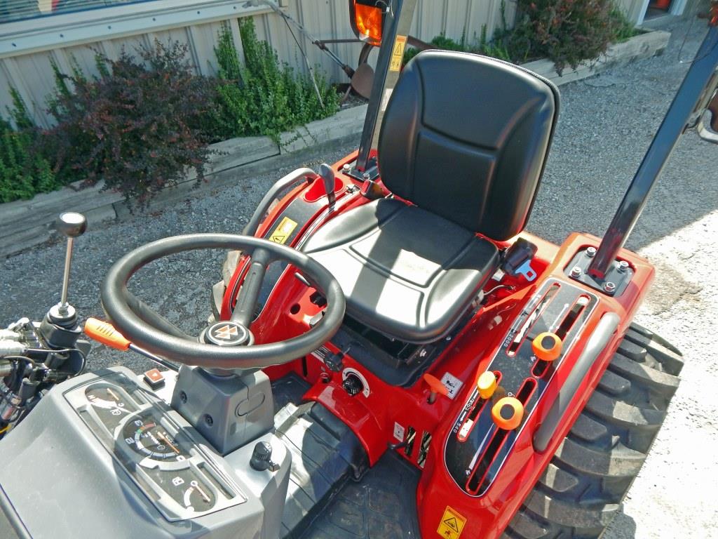 2024 Massey Ferguson 1526 Hydro Tractor