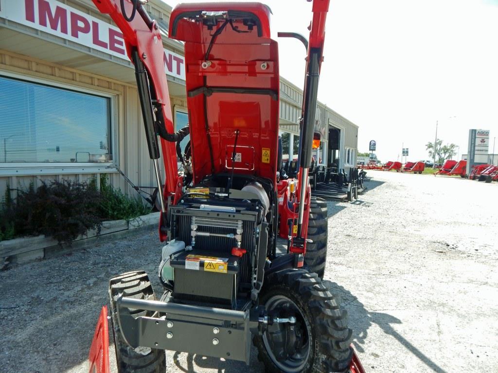 2024 Massey Ferguson 1526 Hydro Tractor