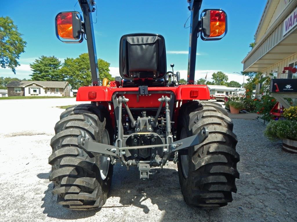 2024 Massey Ferguson 1526 Hydro Tractor