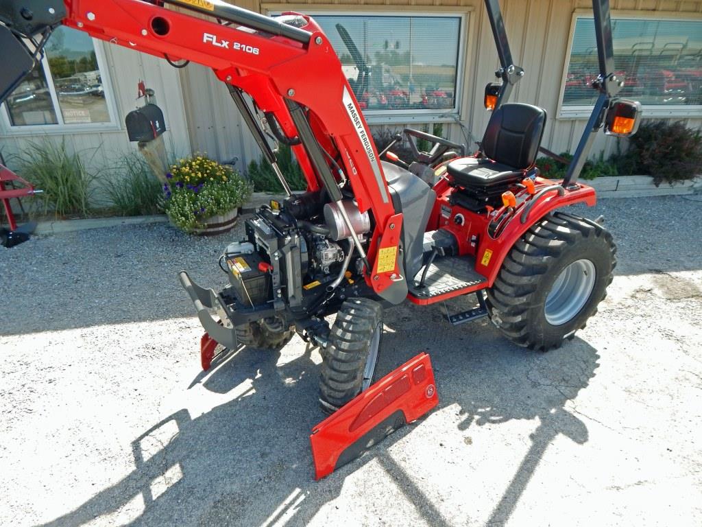 2024 Massey Ferguson 1526 Hydro Tractor