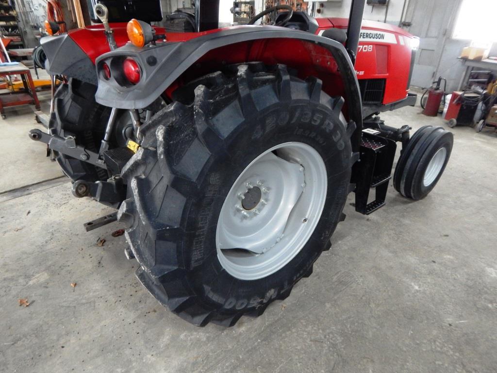 2015 Massey Ferguson 4708 Tractor