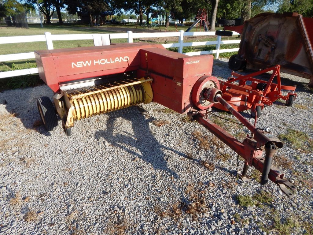 1982 New Holland 311 Baler/Square