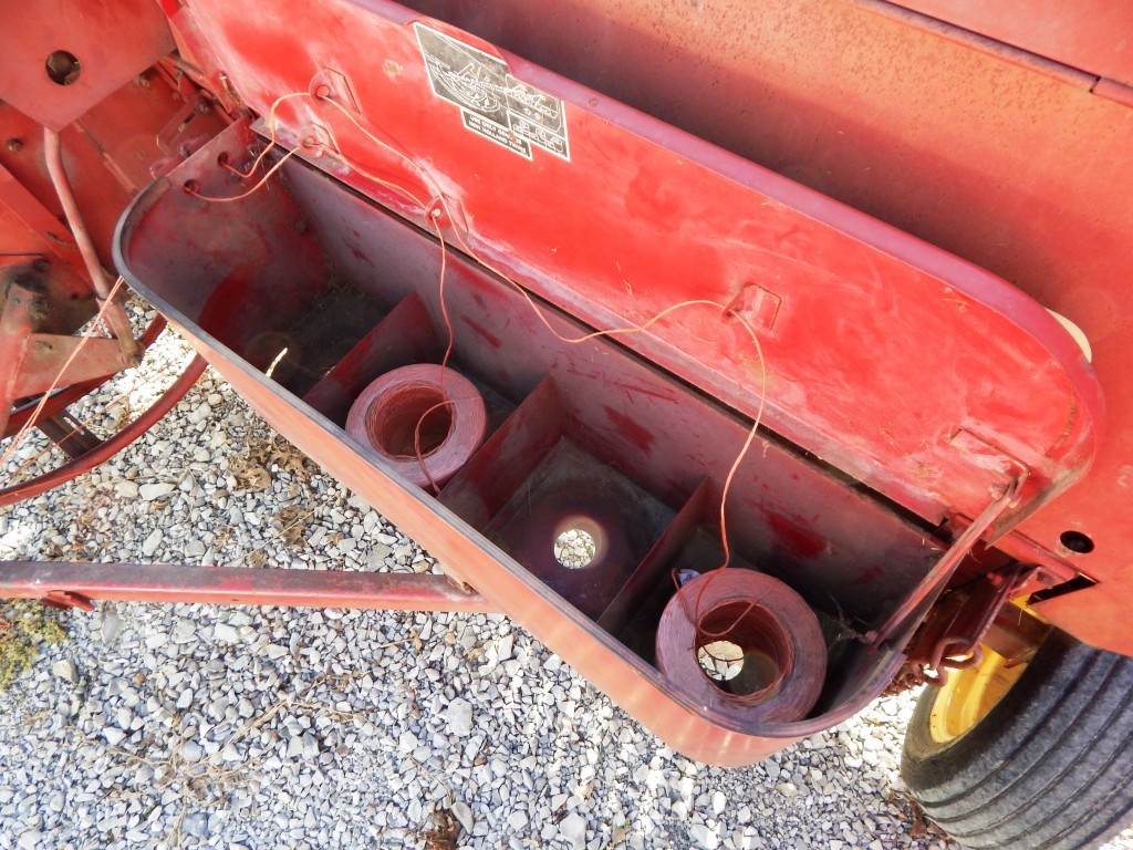 1982 New Holland 311 Baler/Square