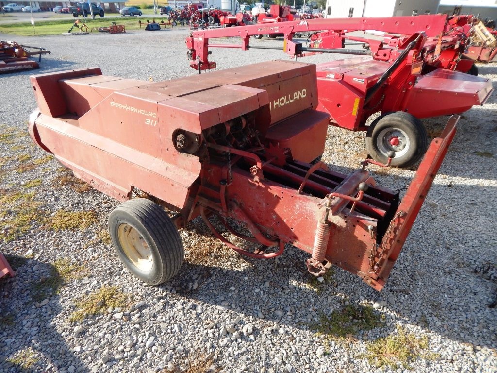 1982 New Holland 311 Baler/Square
