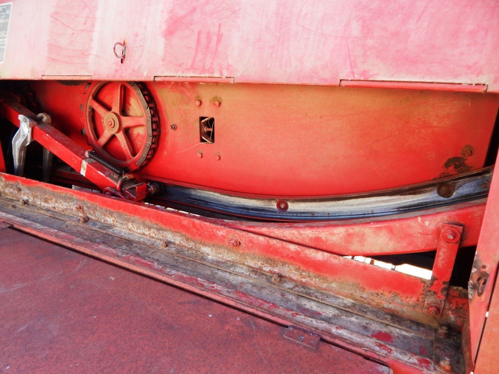 1982 New Holland 311 Baler/Square