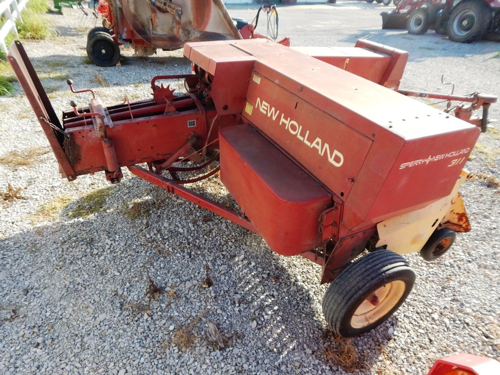 1982 New Holland 311 Baler/Square