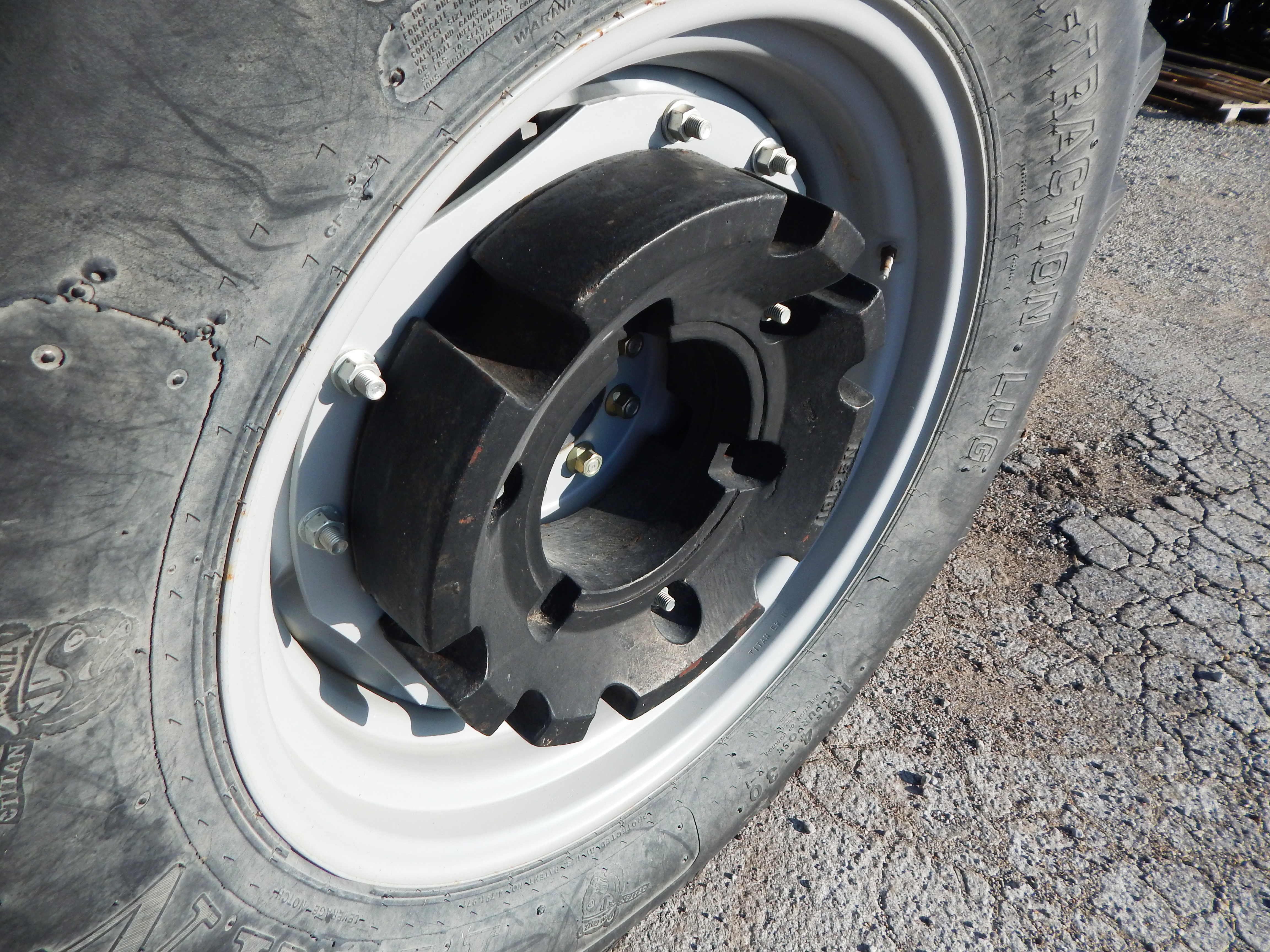 2014 Massey Ferguson 4610 Tractor