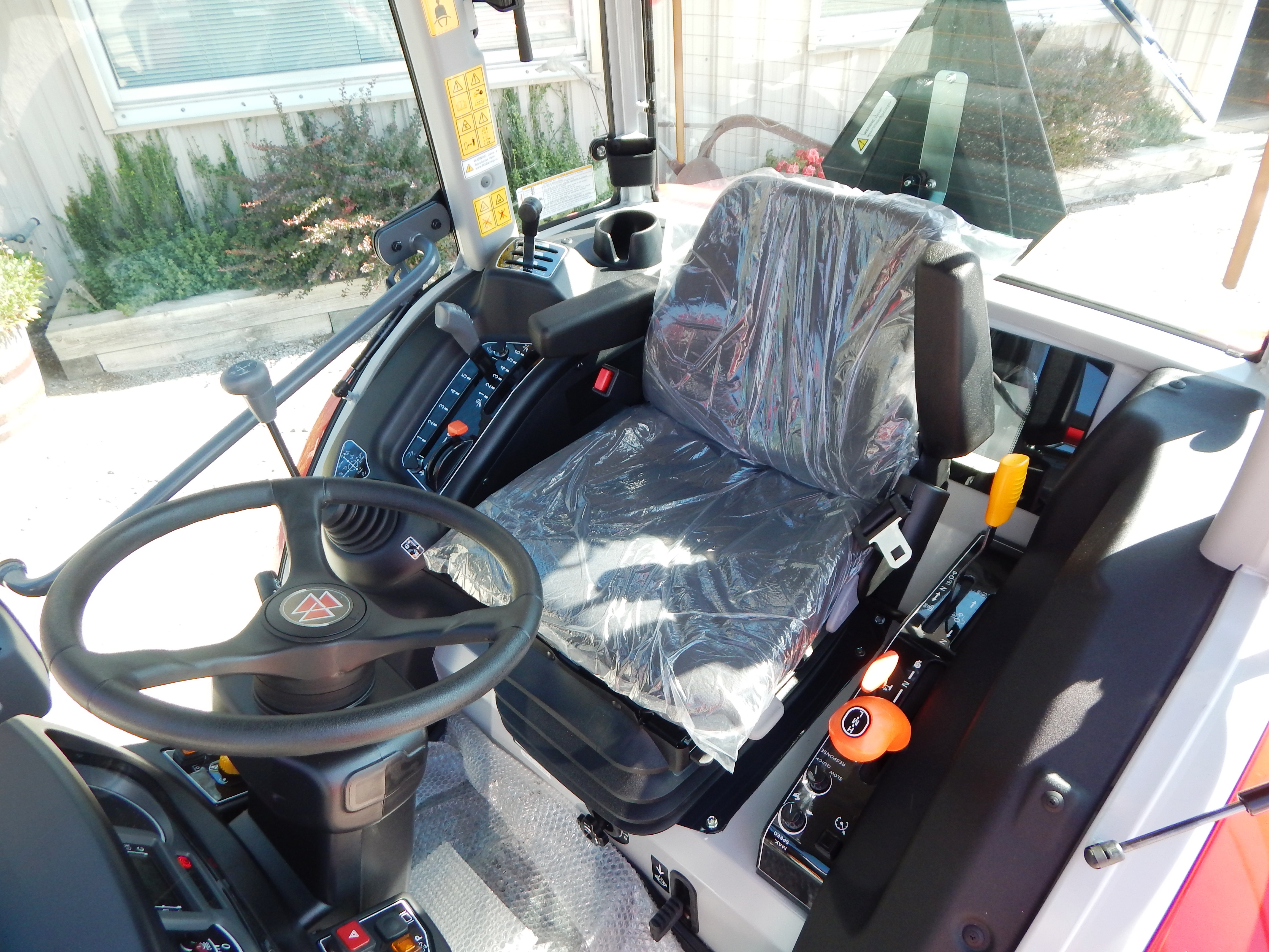 2025 Massey Ferguson 1M.40 eHydro Deluxe Cab Tractor