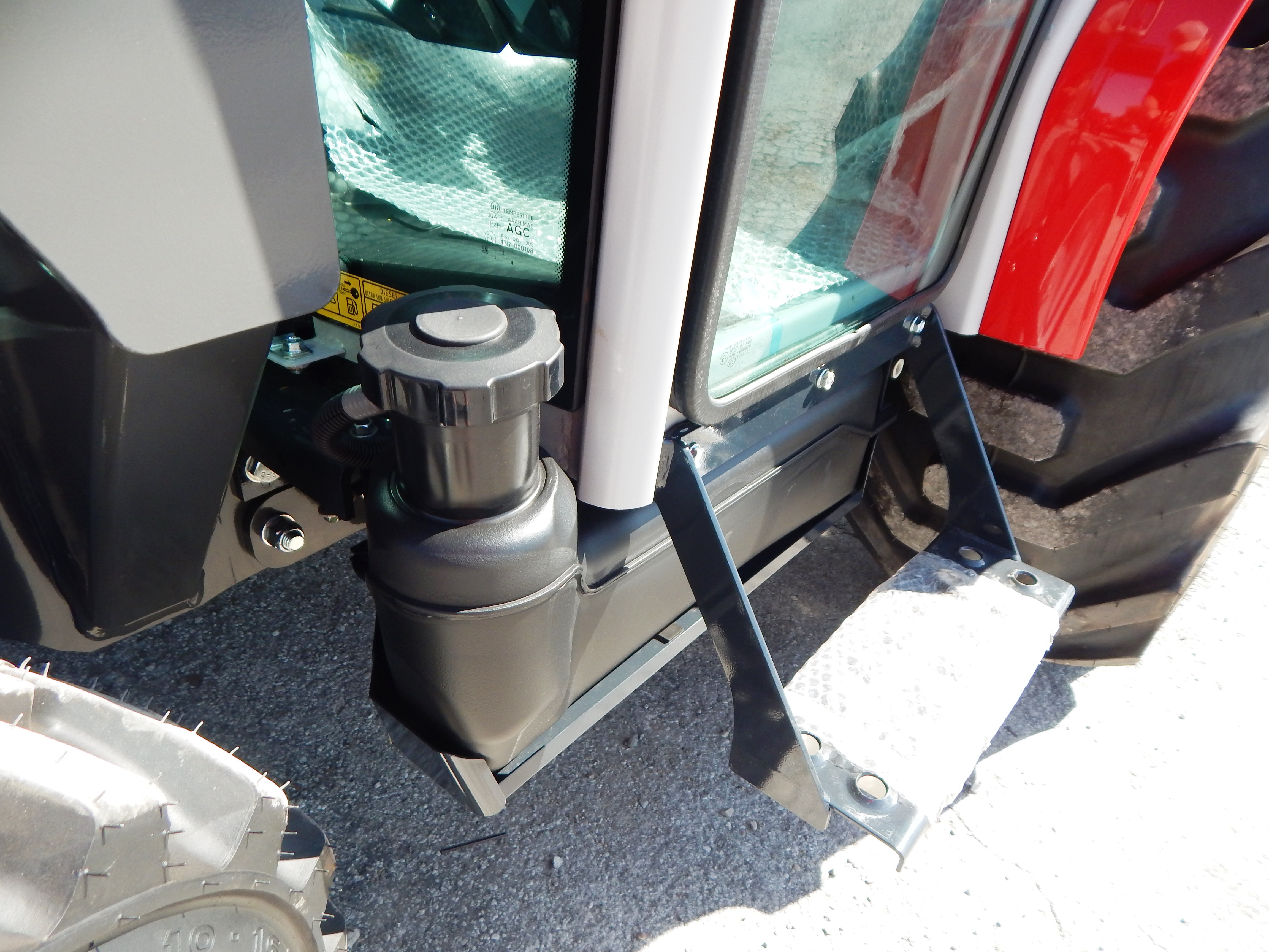 2025 Massey Ferguson 1M.40 eHydro Deluxe Cab Tractor