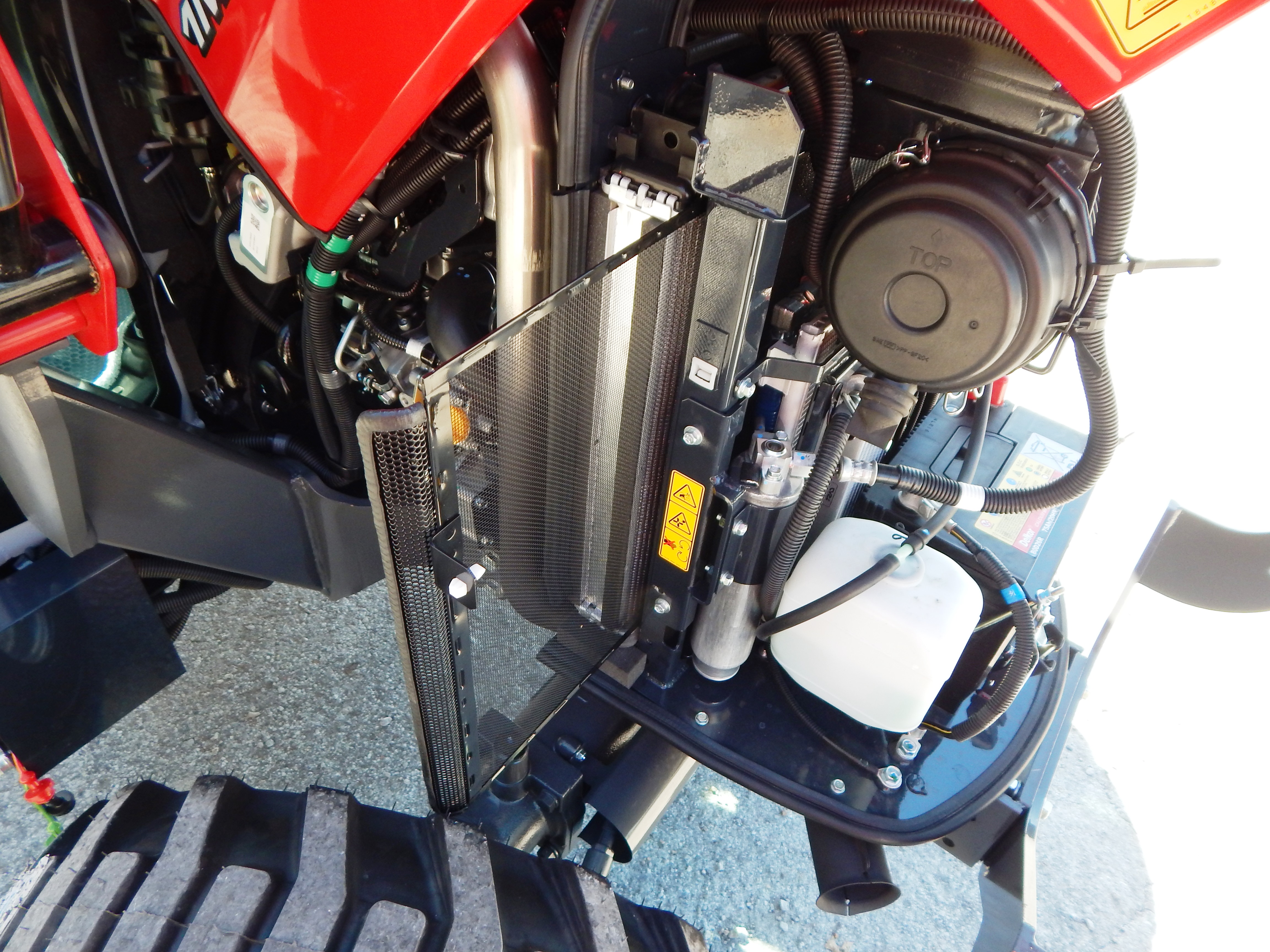 2025 Massey Ferguson 1M.40 eHydro Deluxe Cab Tractor