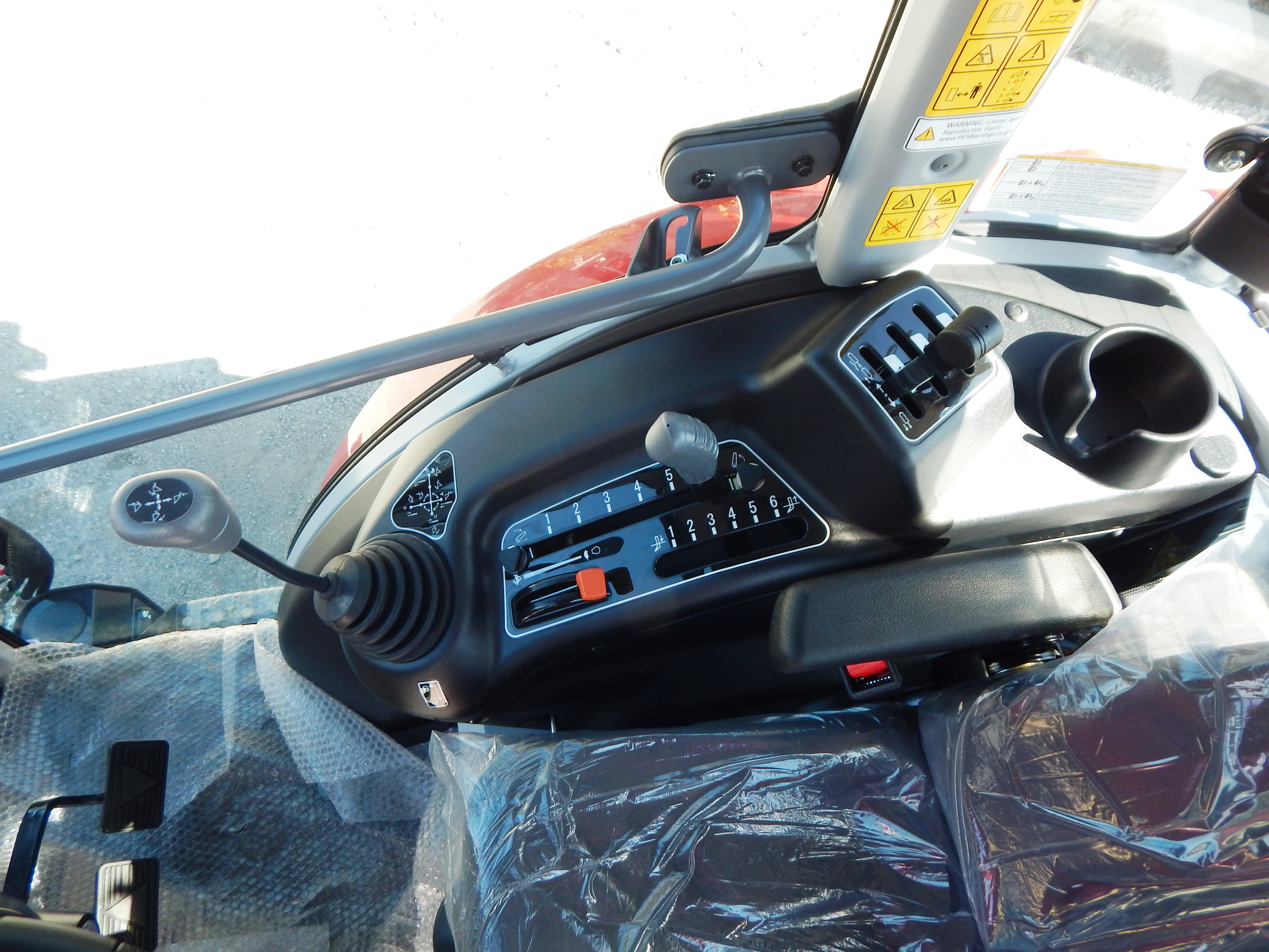 2025 Massey Ferguson 1M.40 eHydro Deluxe Cab Tractor