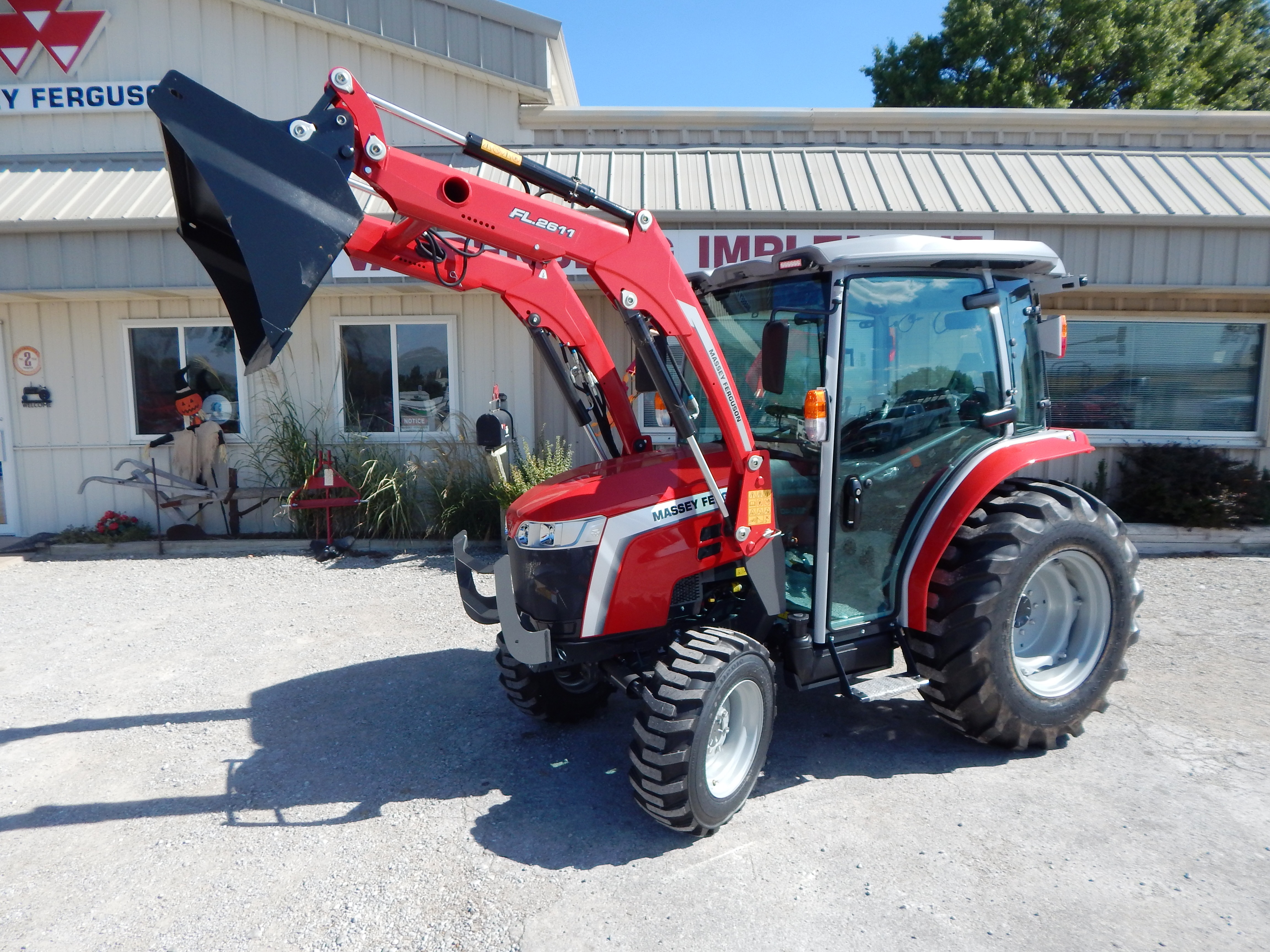 2025 Massey Ferguson 1M.40 eHydro Deluxe Cab Tractor