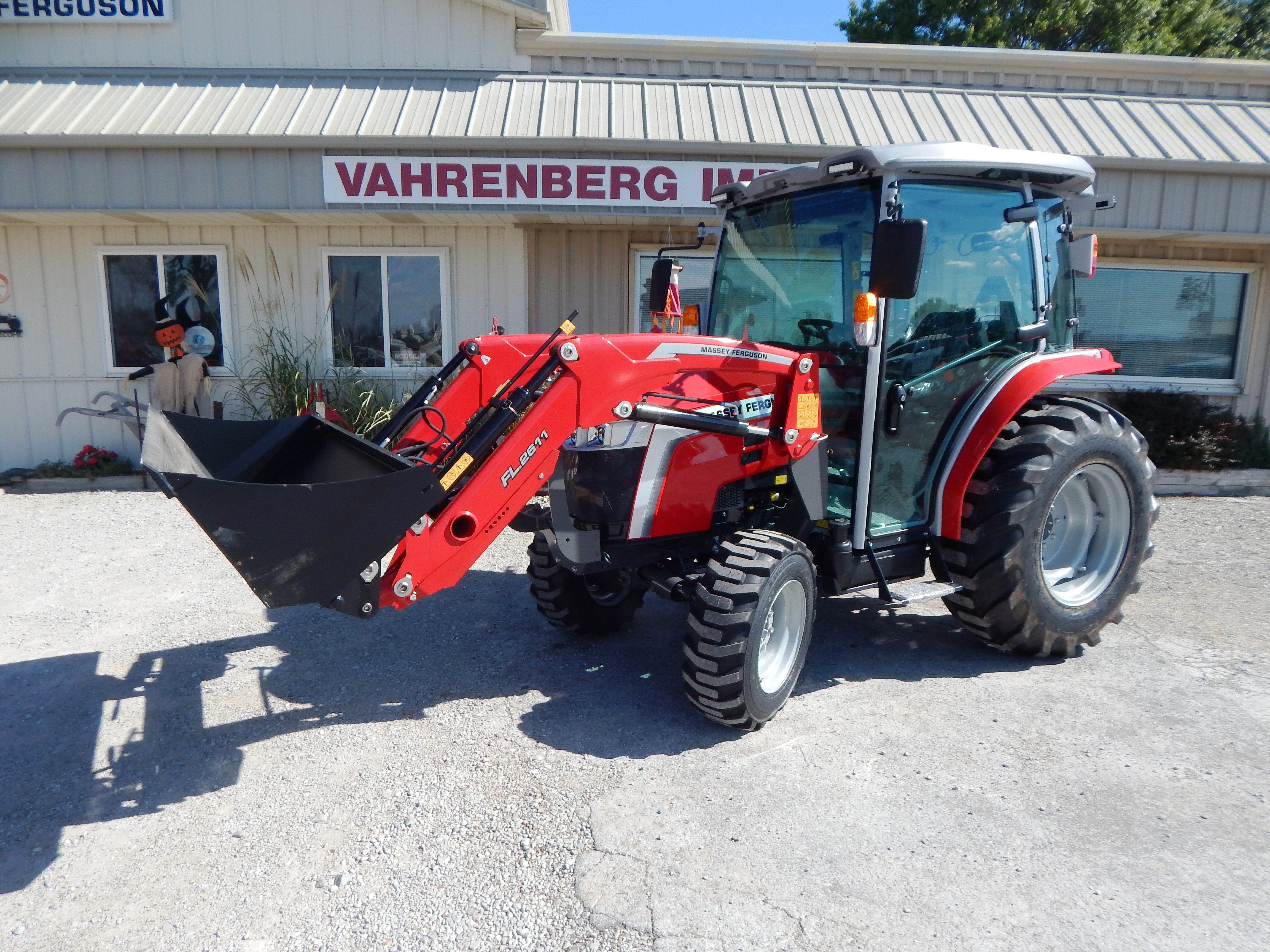 2025 Massey Ferguson 1M.40 eHydro Deluxe Cab Tractor