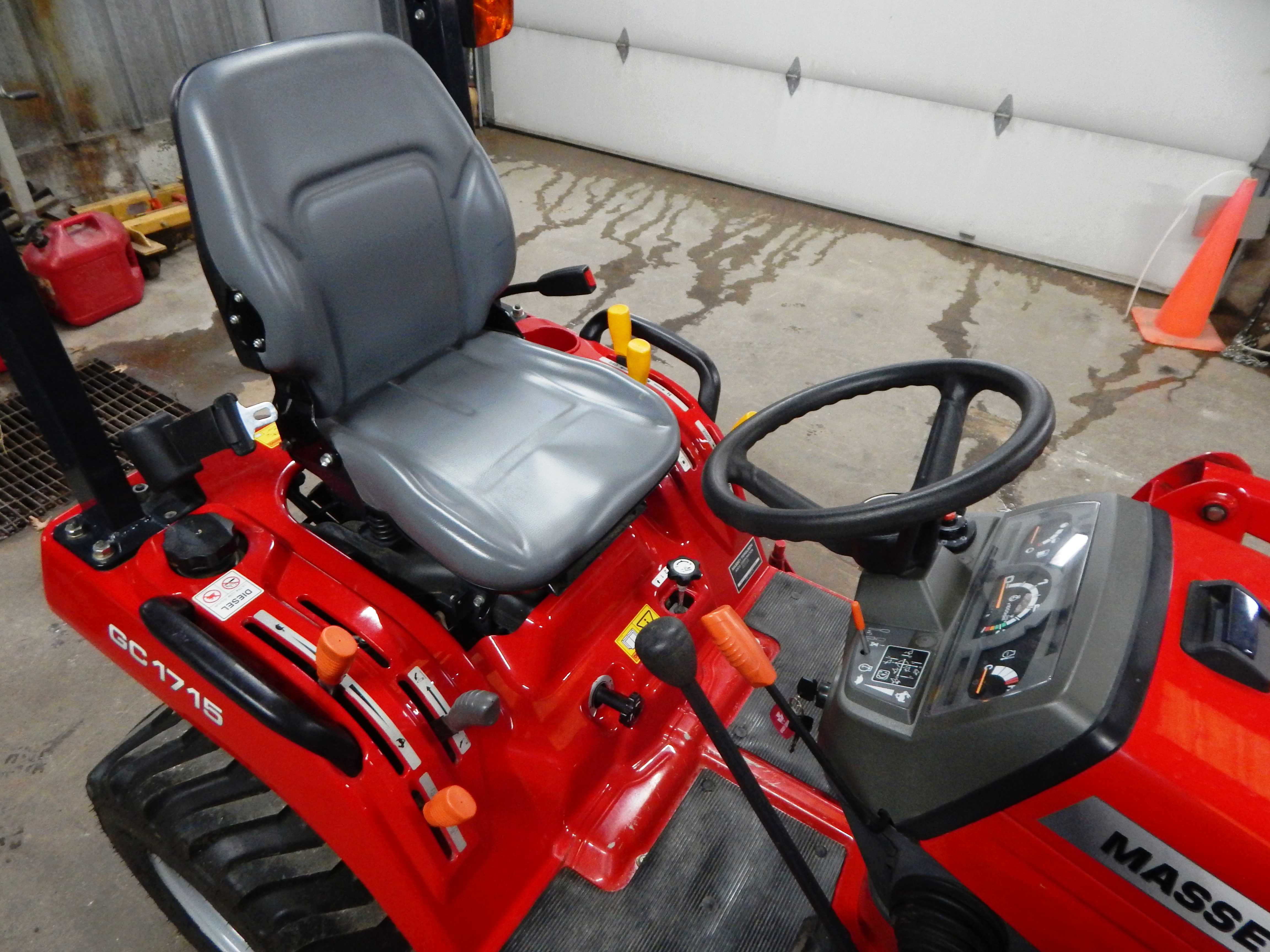 2012 Massey Ferguson GC1715 Tractor