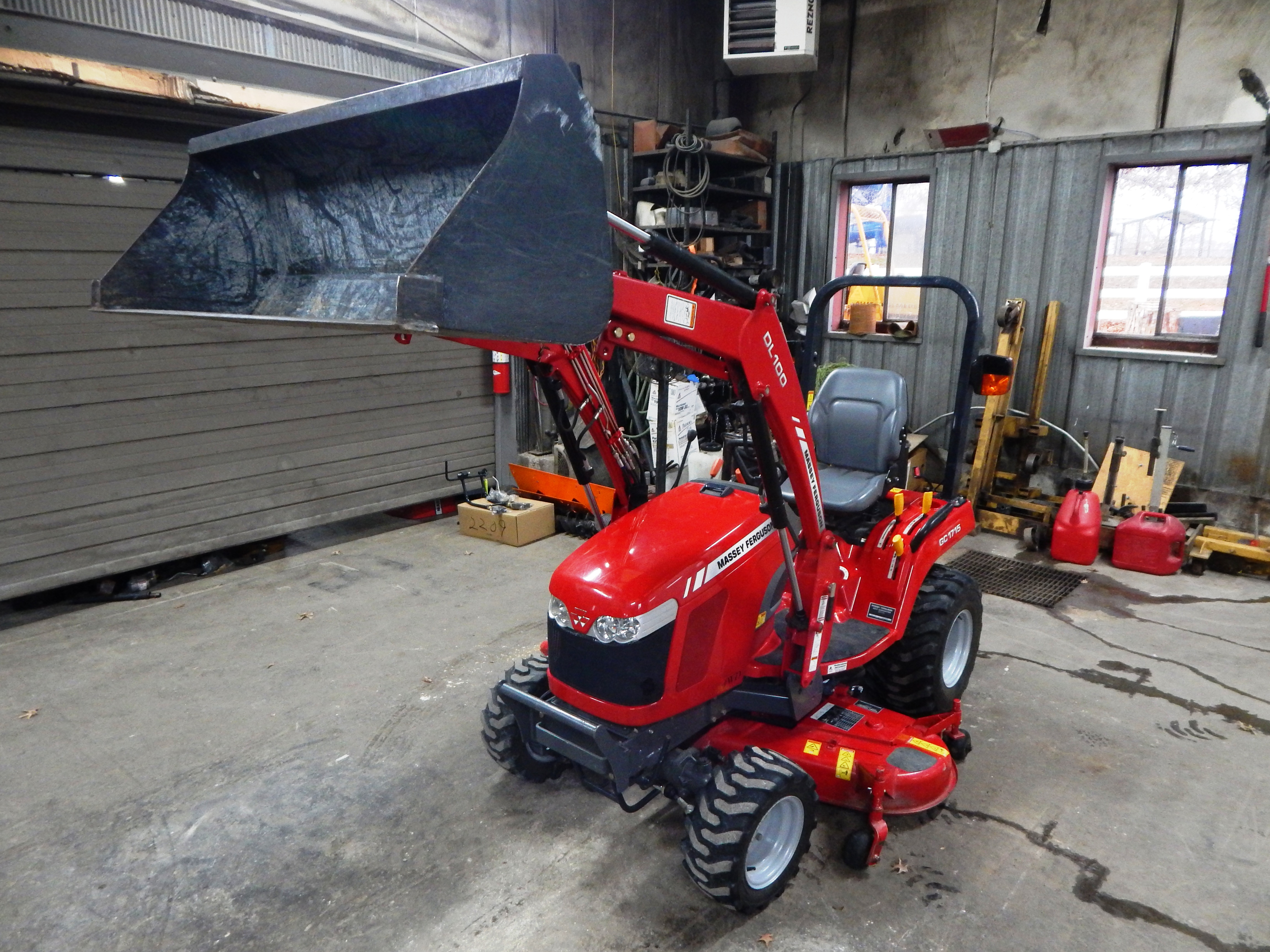 2012 Massey Ferguson GC1715 Tractor