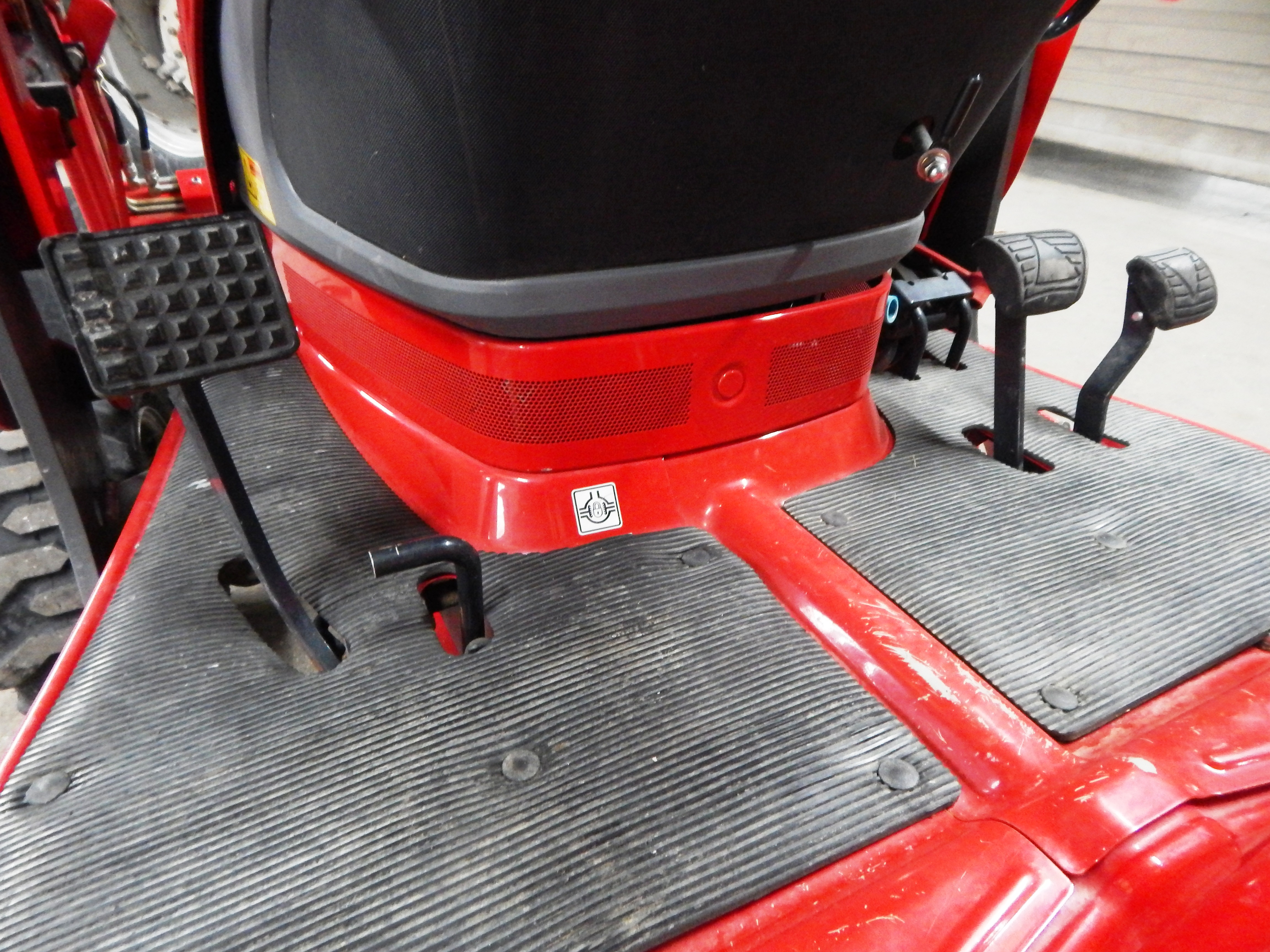 2012 Massey Ferguson GC1715 Tractor