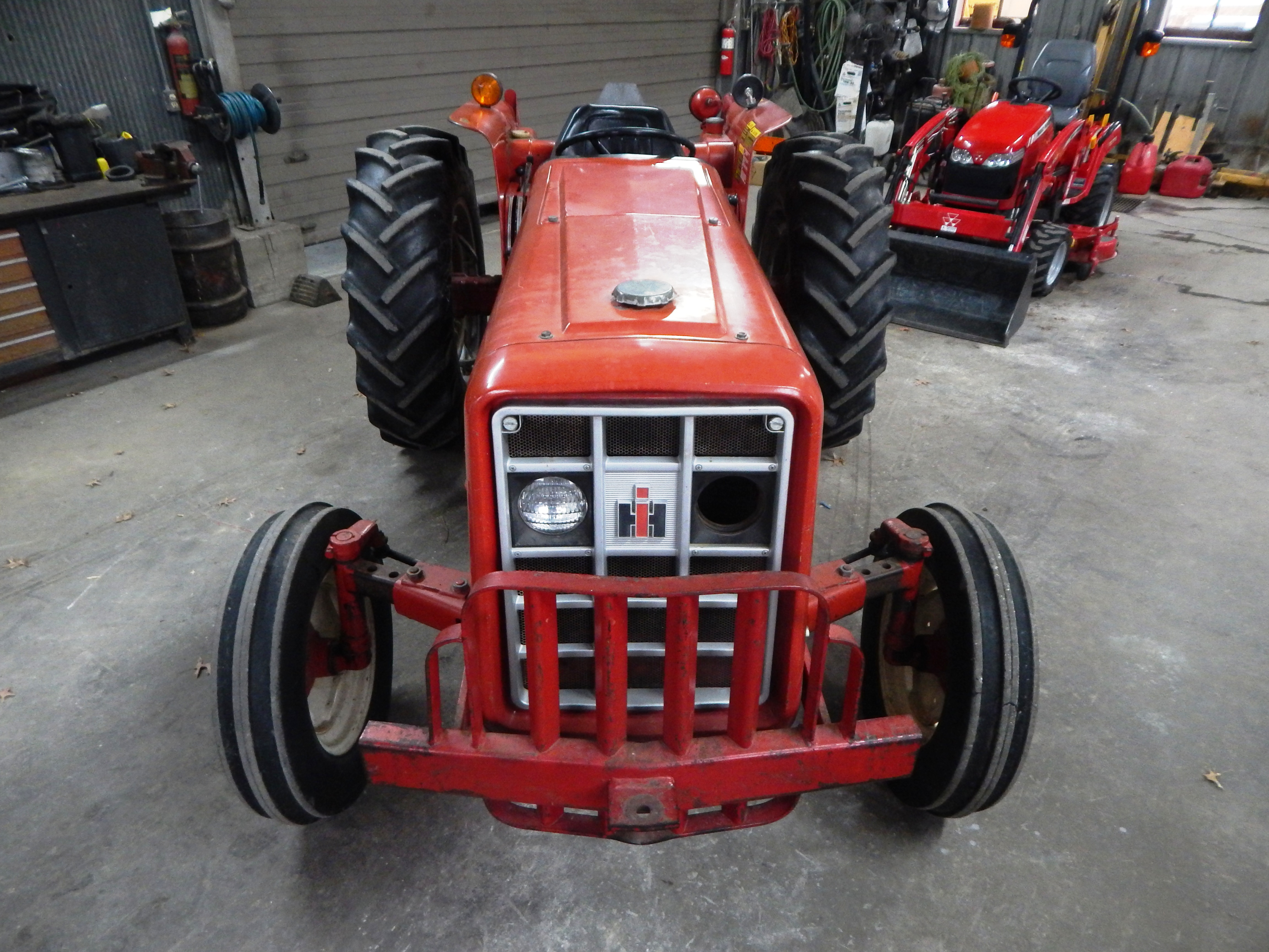 1977 International 464 Tractor
