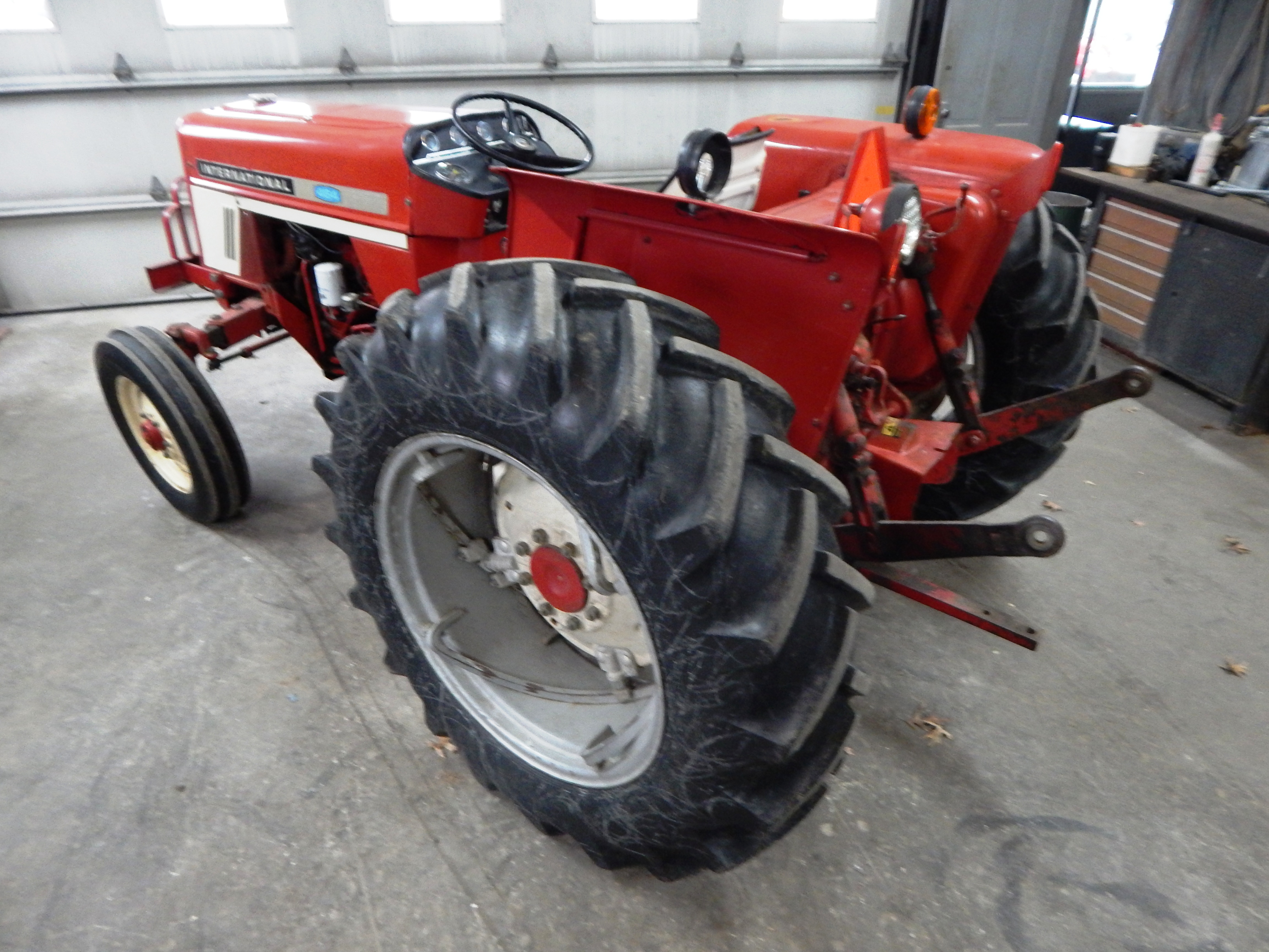 1977 International 464 Tractor
