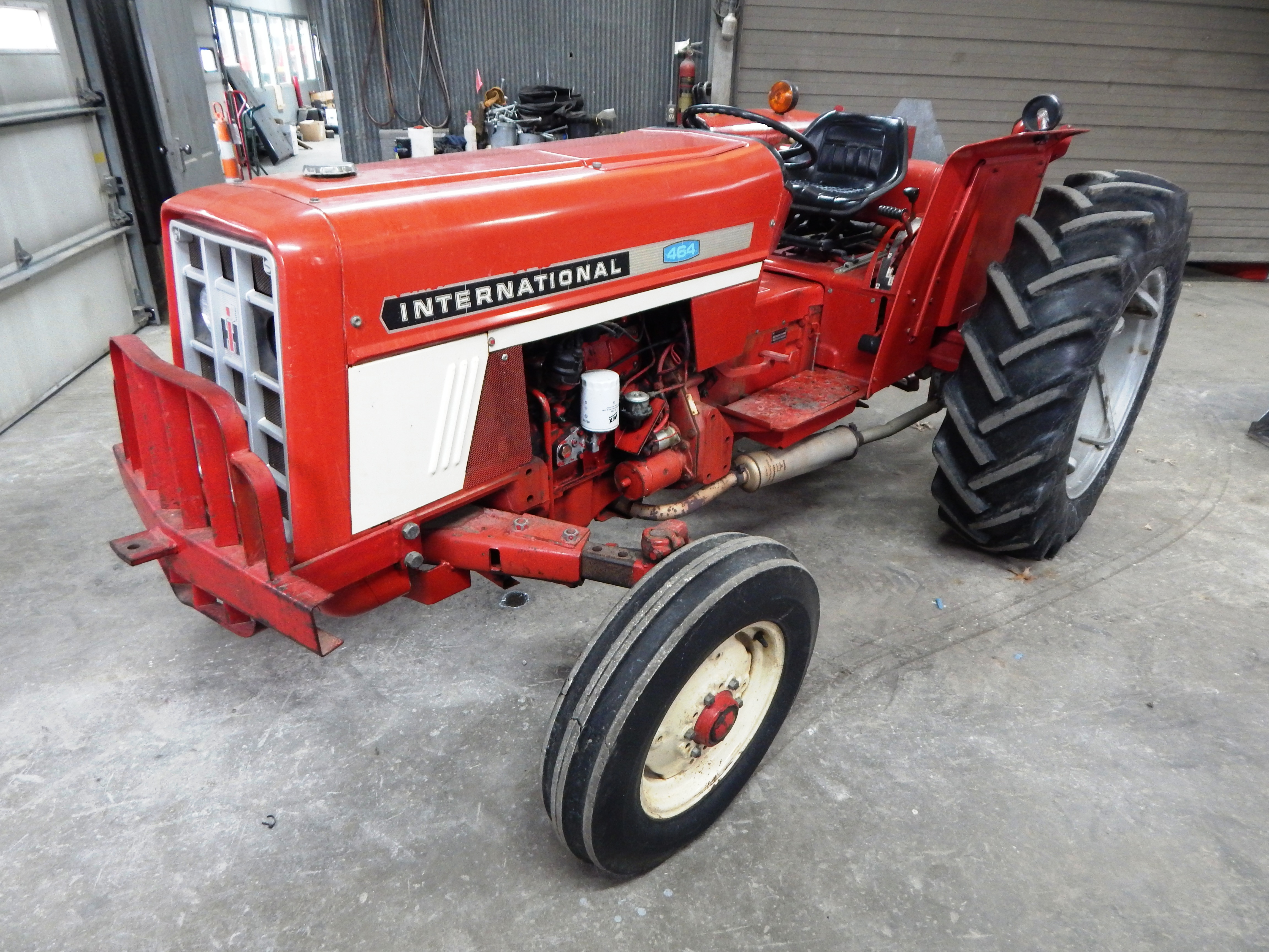 1977 International 464 Tractor