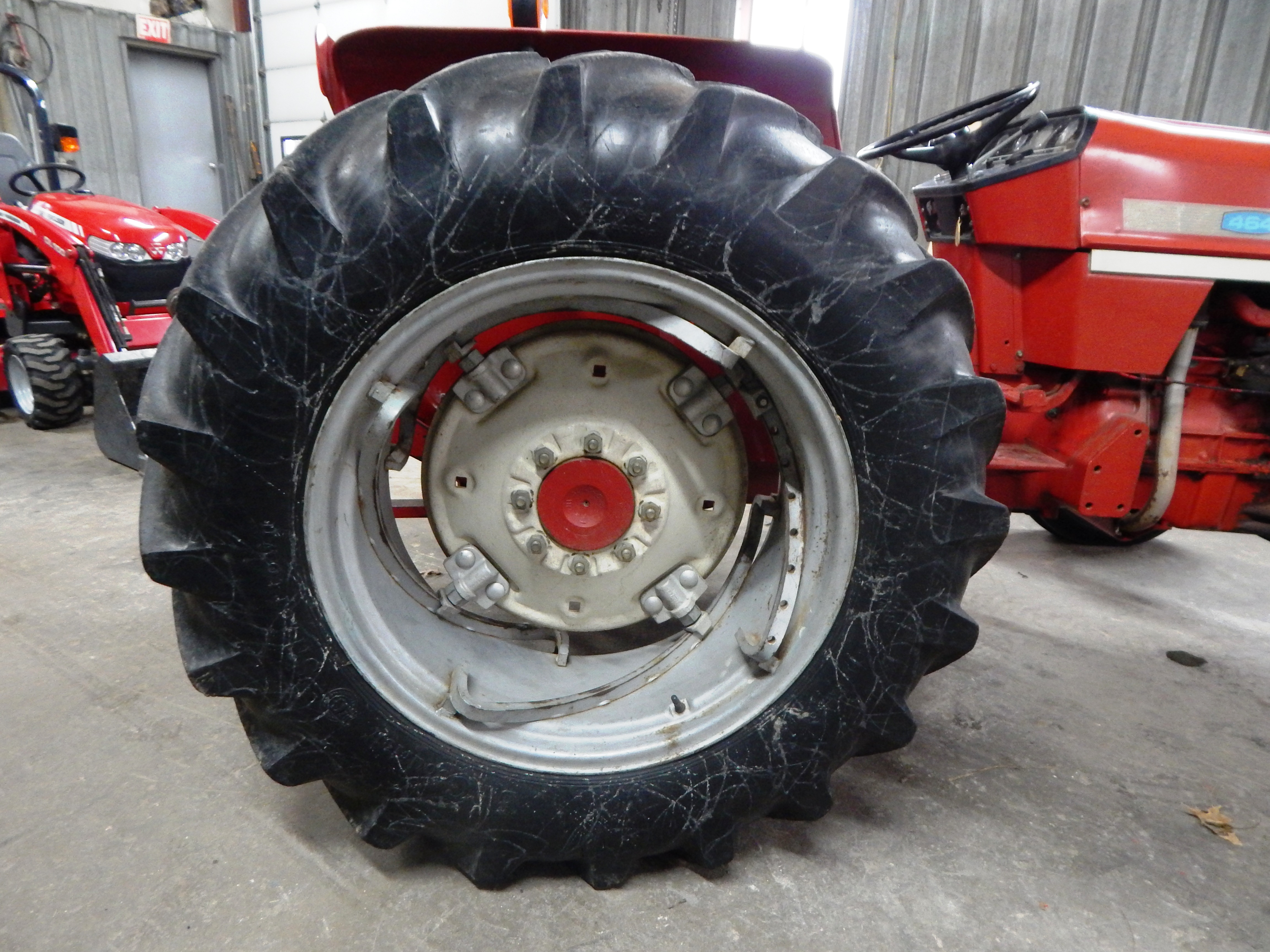 1977 International 464 Tractor