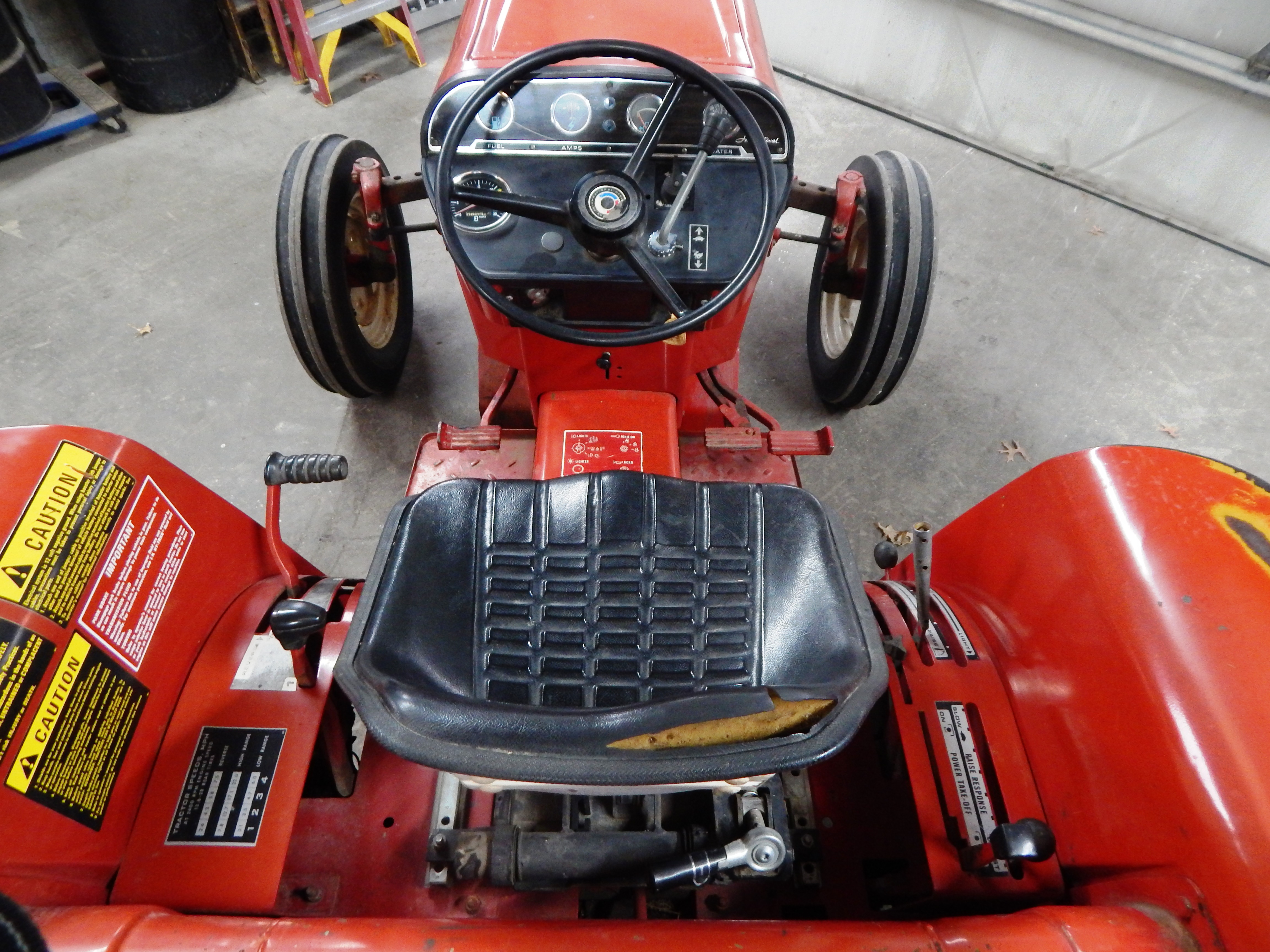 1977 International 464 Tractor