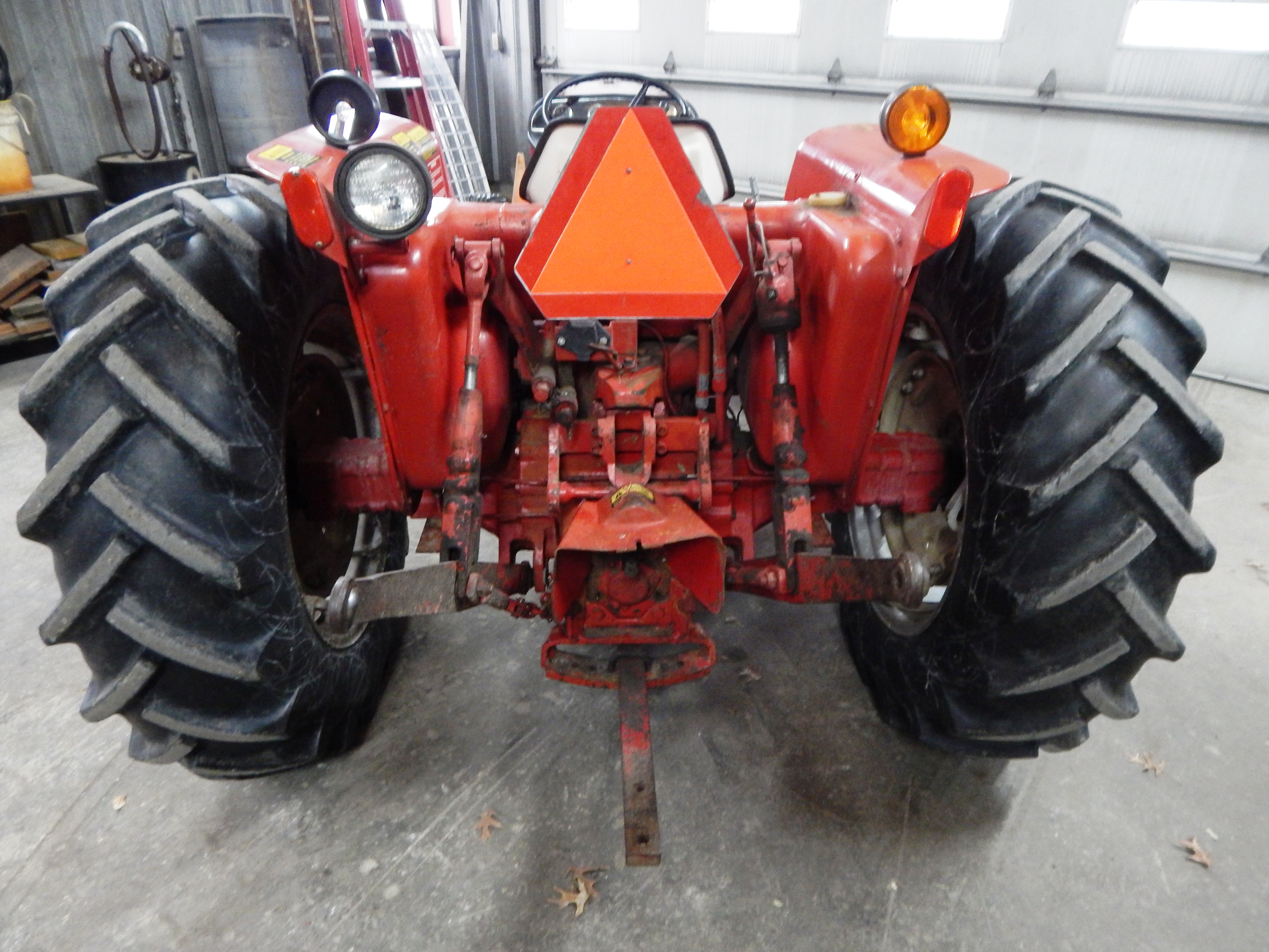 1977 International 464 Tractor