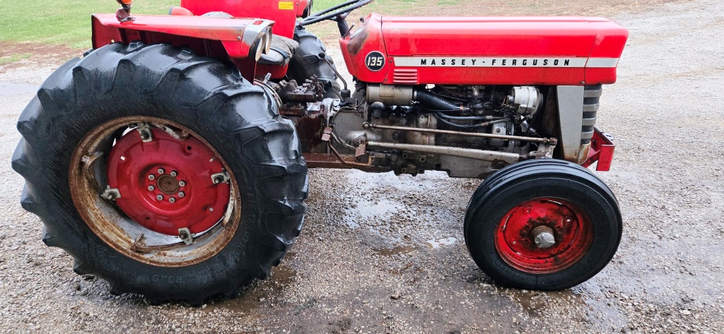 1973 Massey Ferguson 1135 Tractor