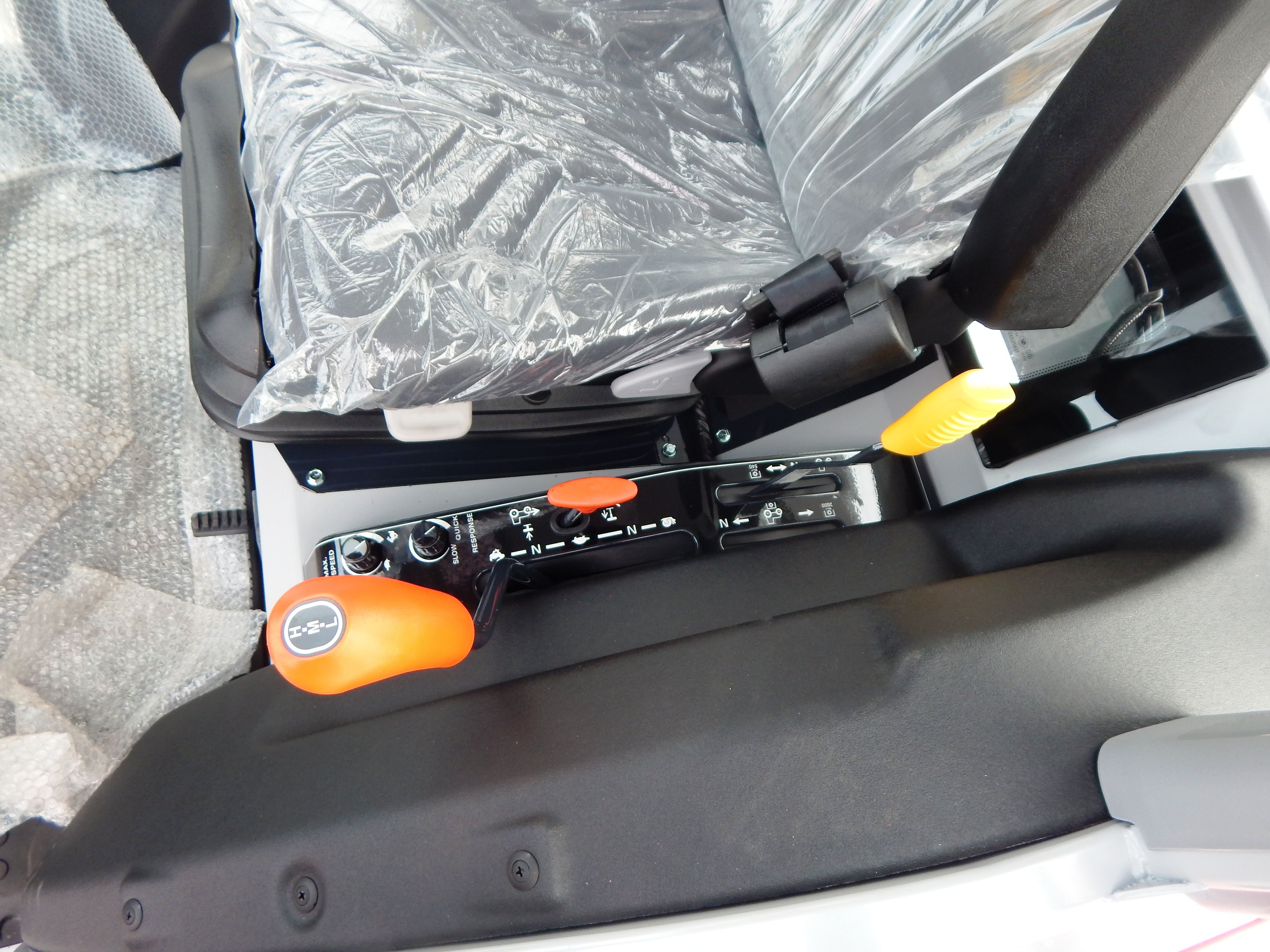 2026 Massey Ferguson 2M.60 eHydro Deluxe Cab Tractor