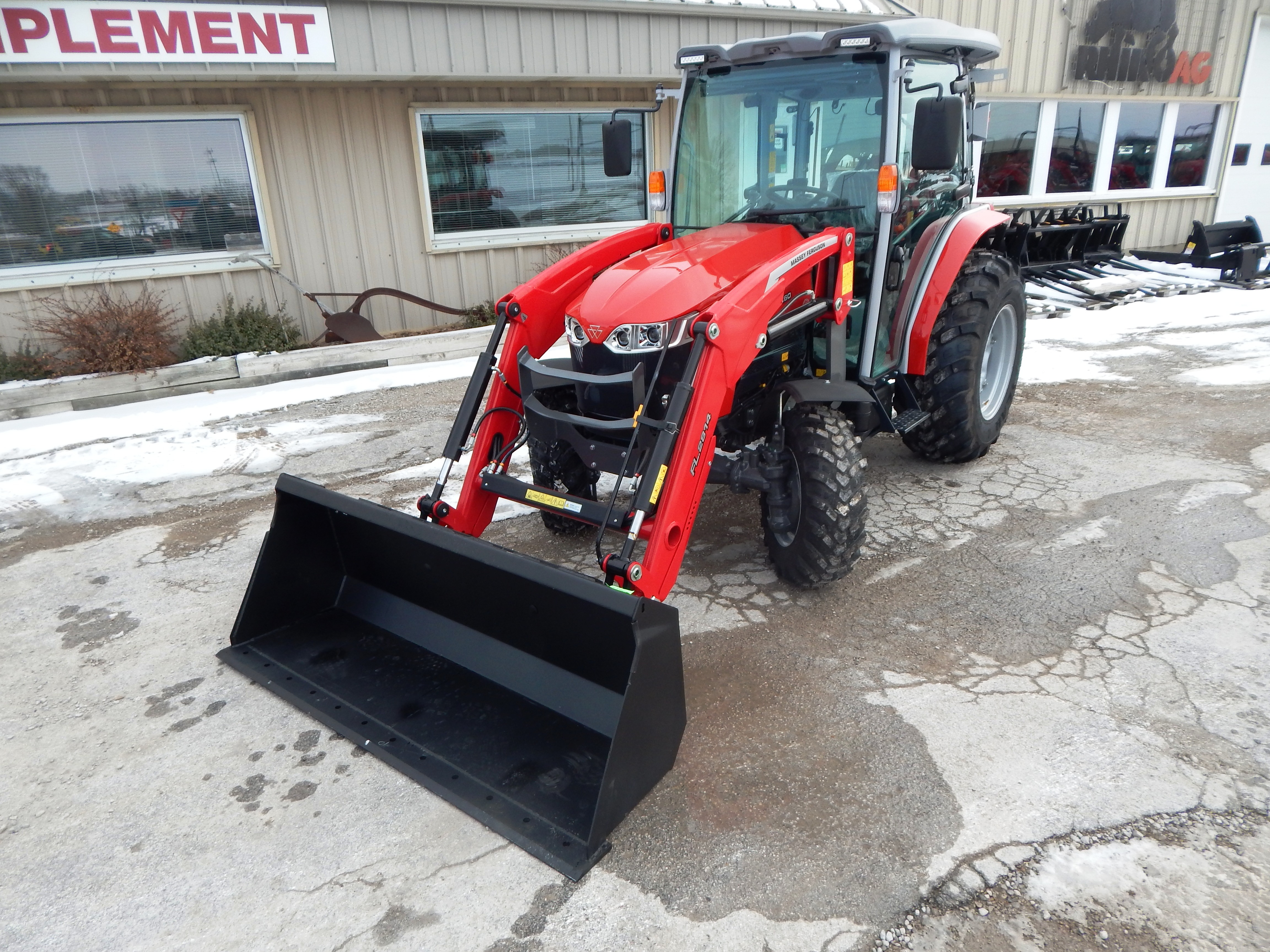 2026 Massey Ferguson 2M.60 eHydro Deluxe Cab Tractor