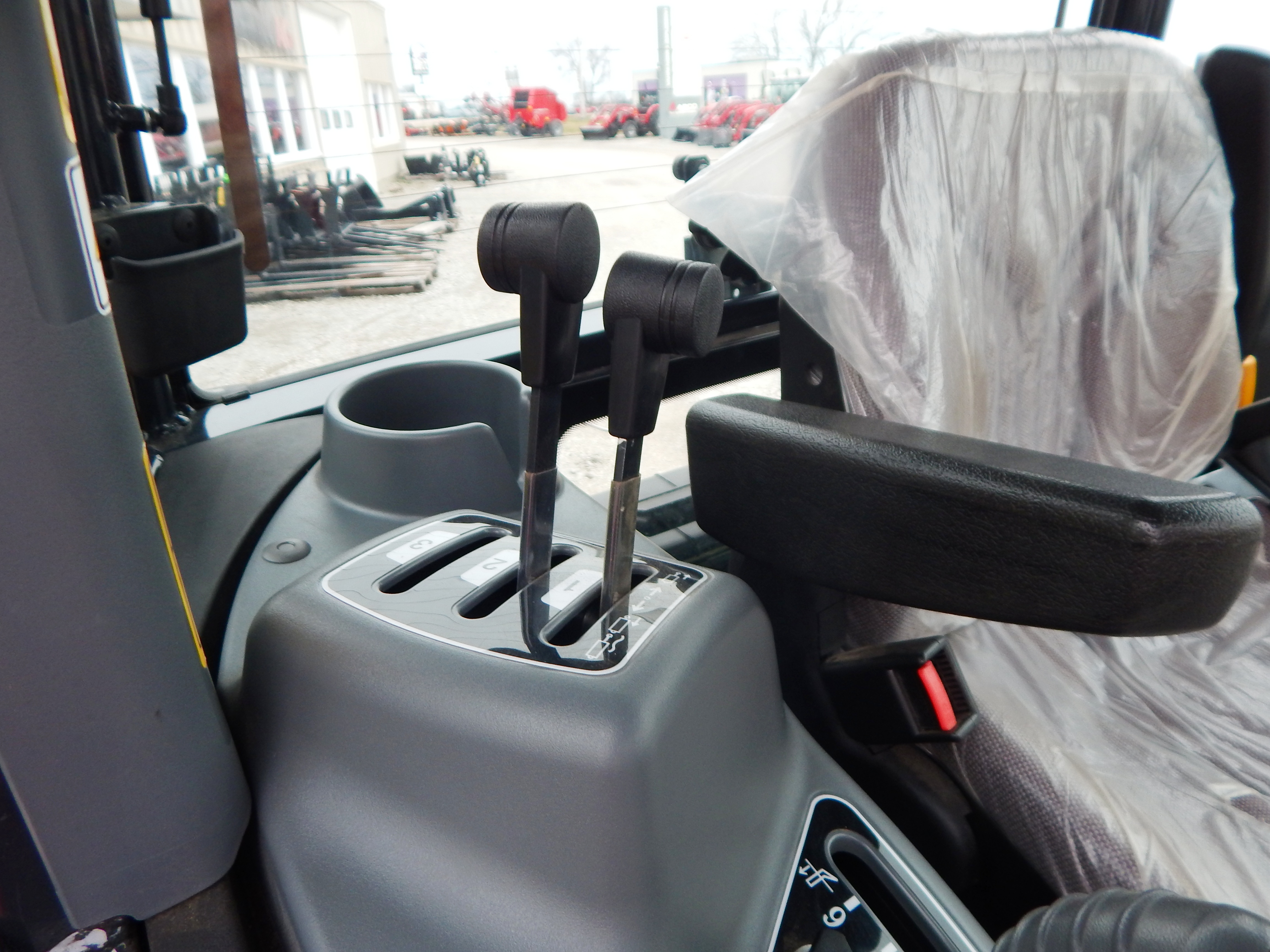 2022 Massey Ferguson 2860M eHydro Deluxe Cab Tractor