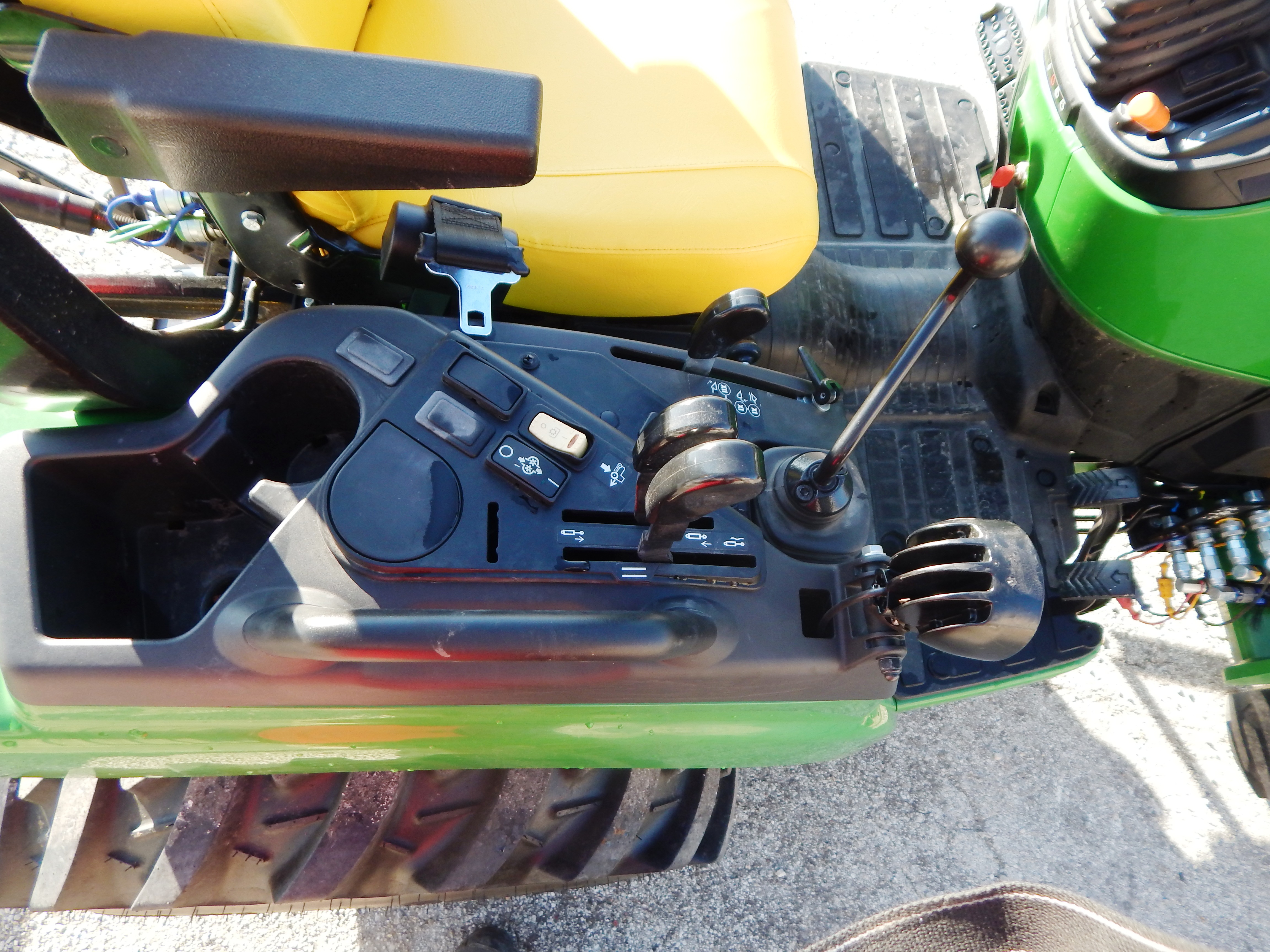 2023 John Deere 2038R Hydro Tractor