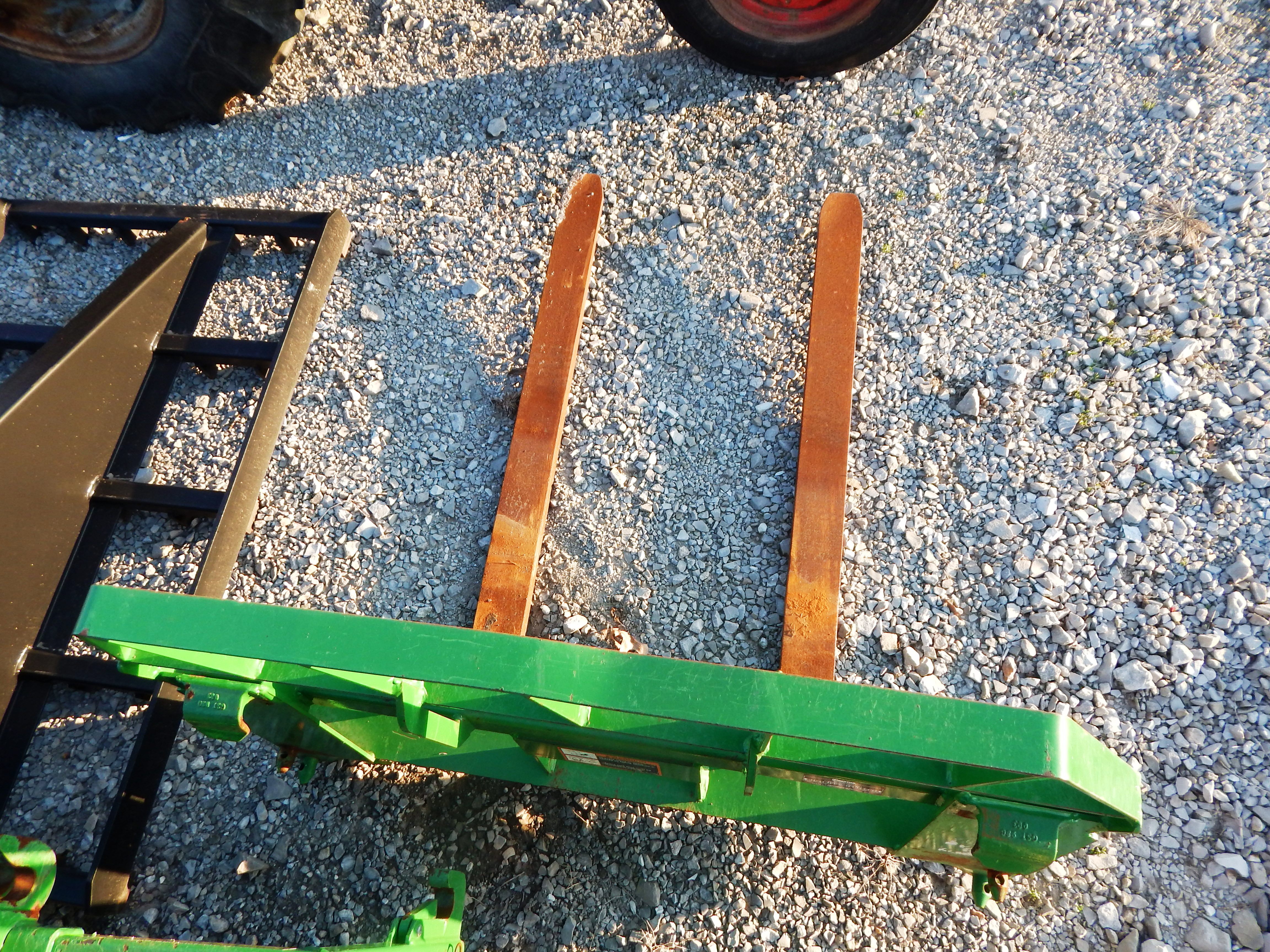 2020 Frontier AP12F Pallet Fork