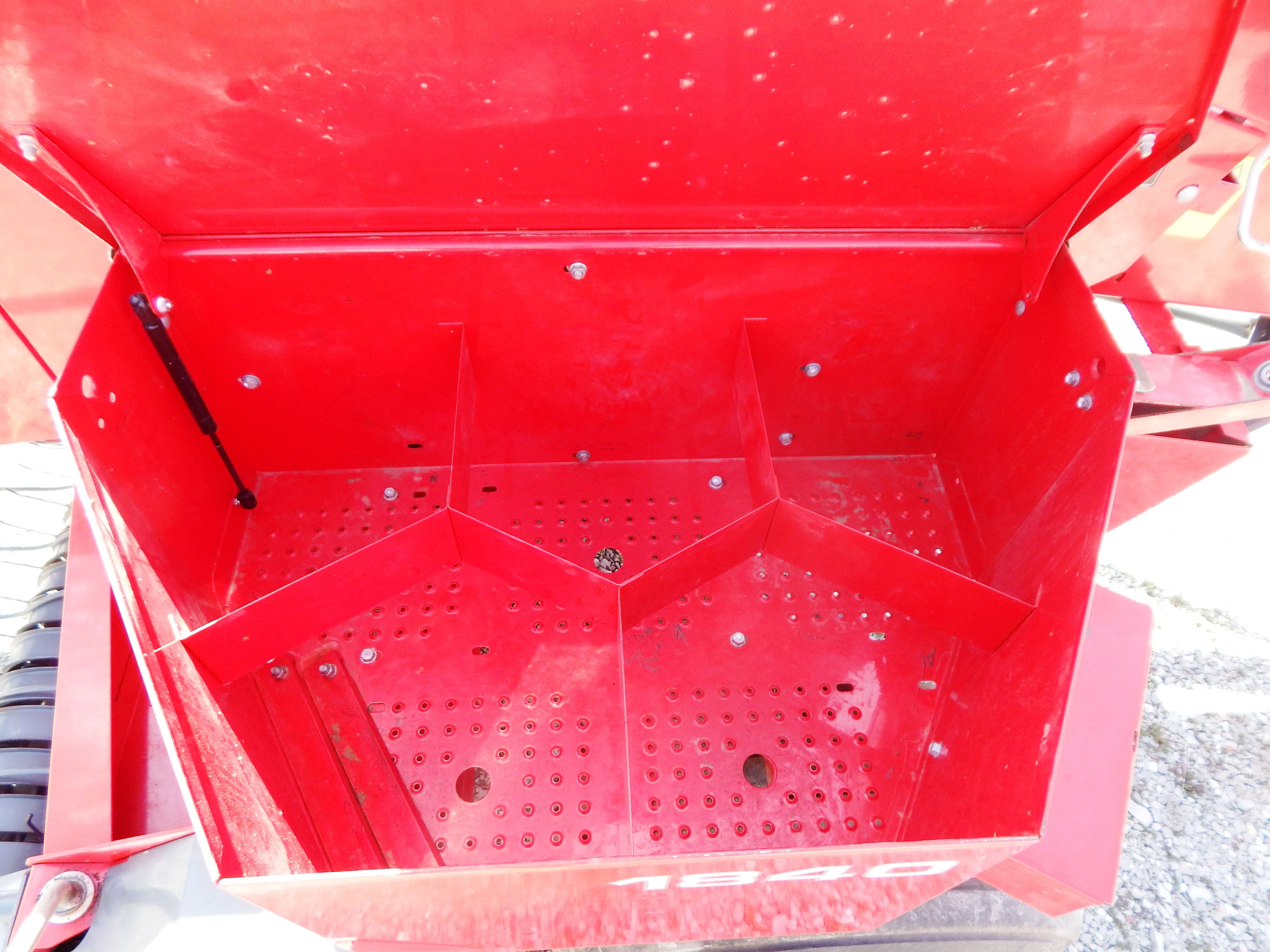 2016 Massey Ferguson 1840 Baler/Square