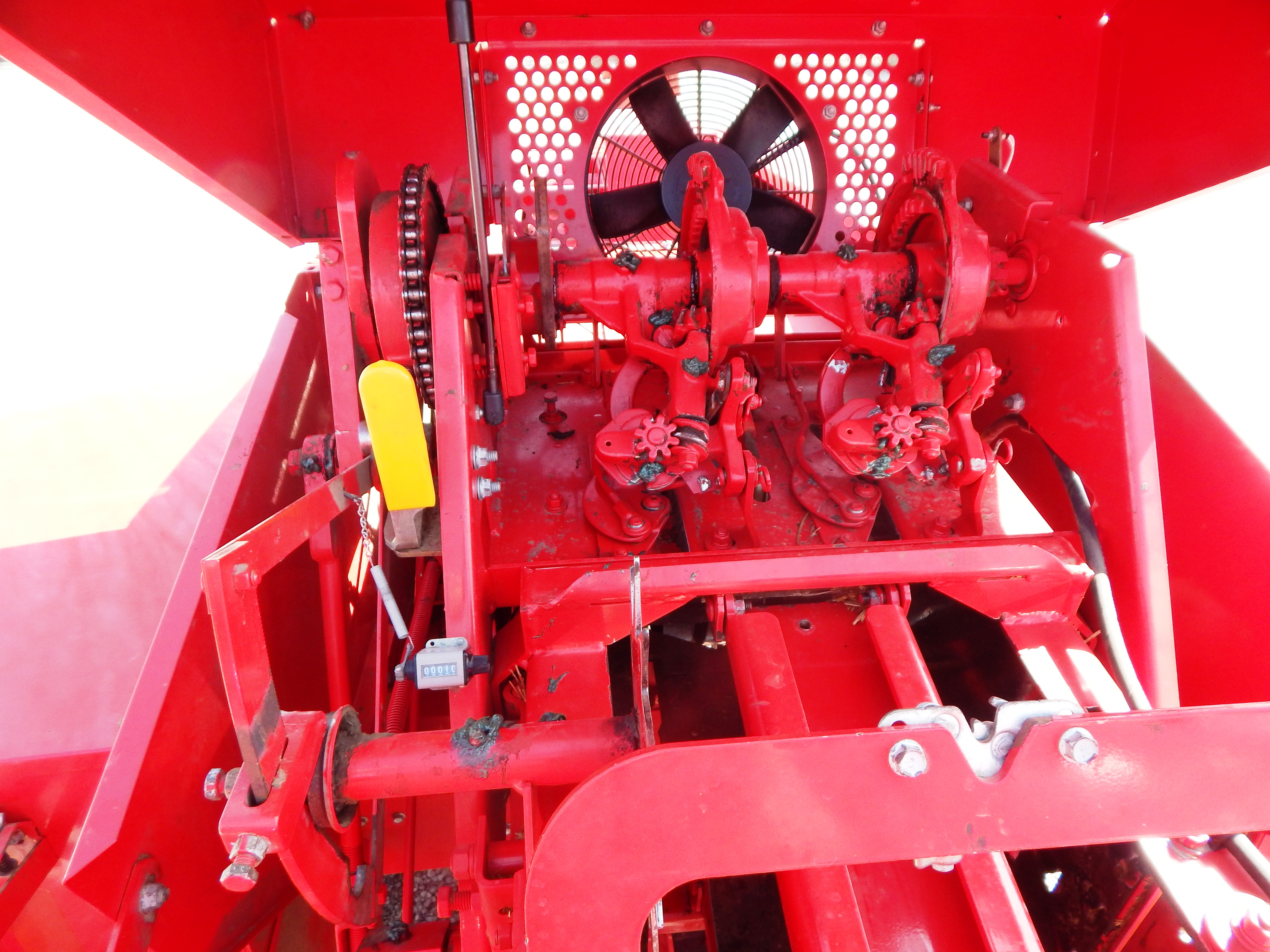 2016 Massey Ferguson 1840 Baler/Square