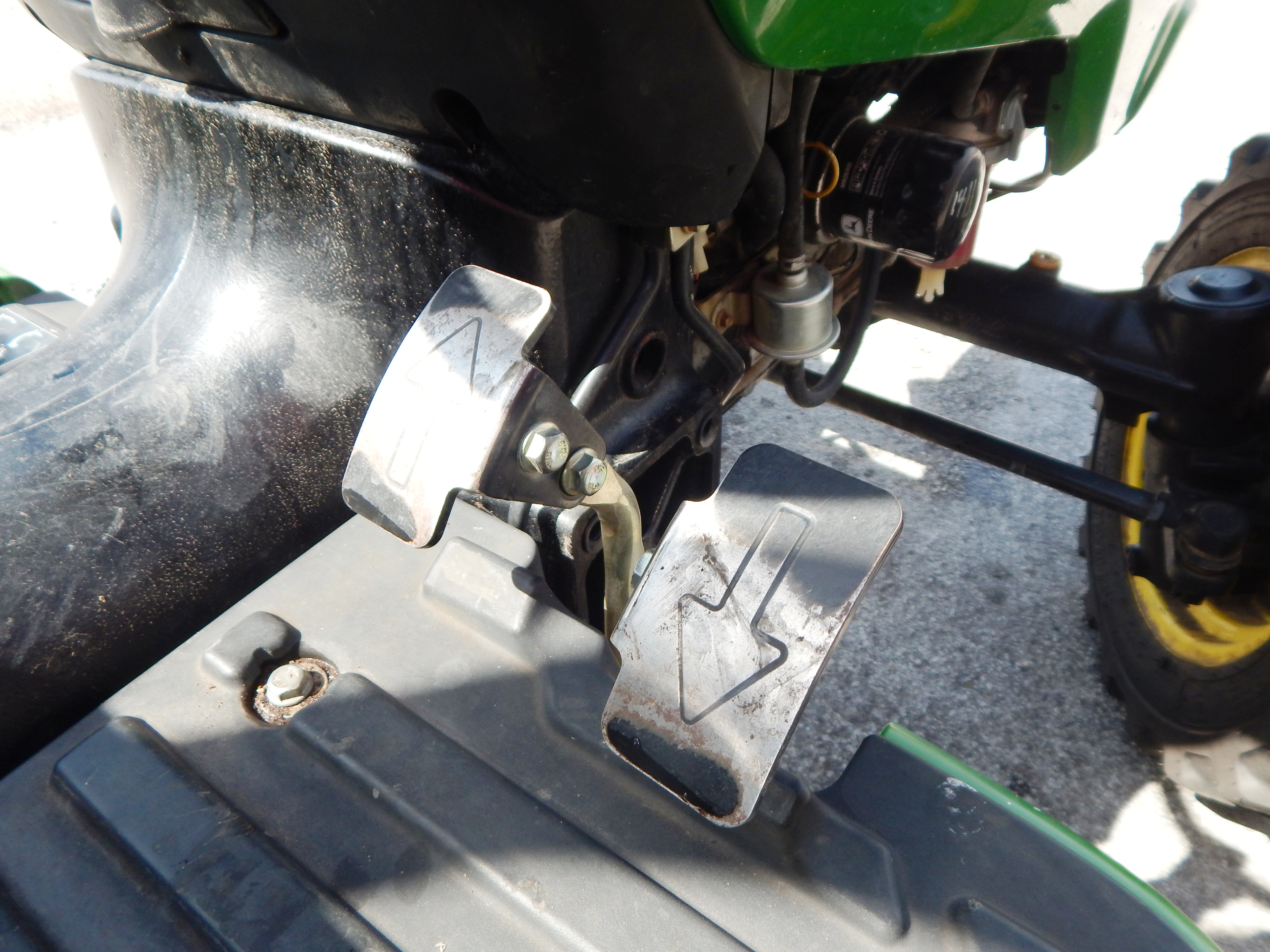 2013 John Deere 3038E Tractor