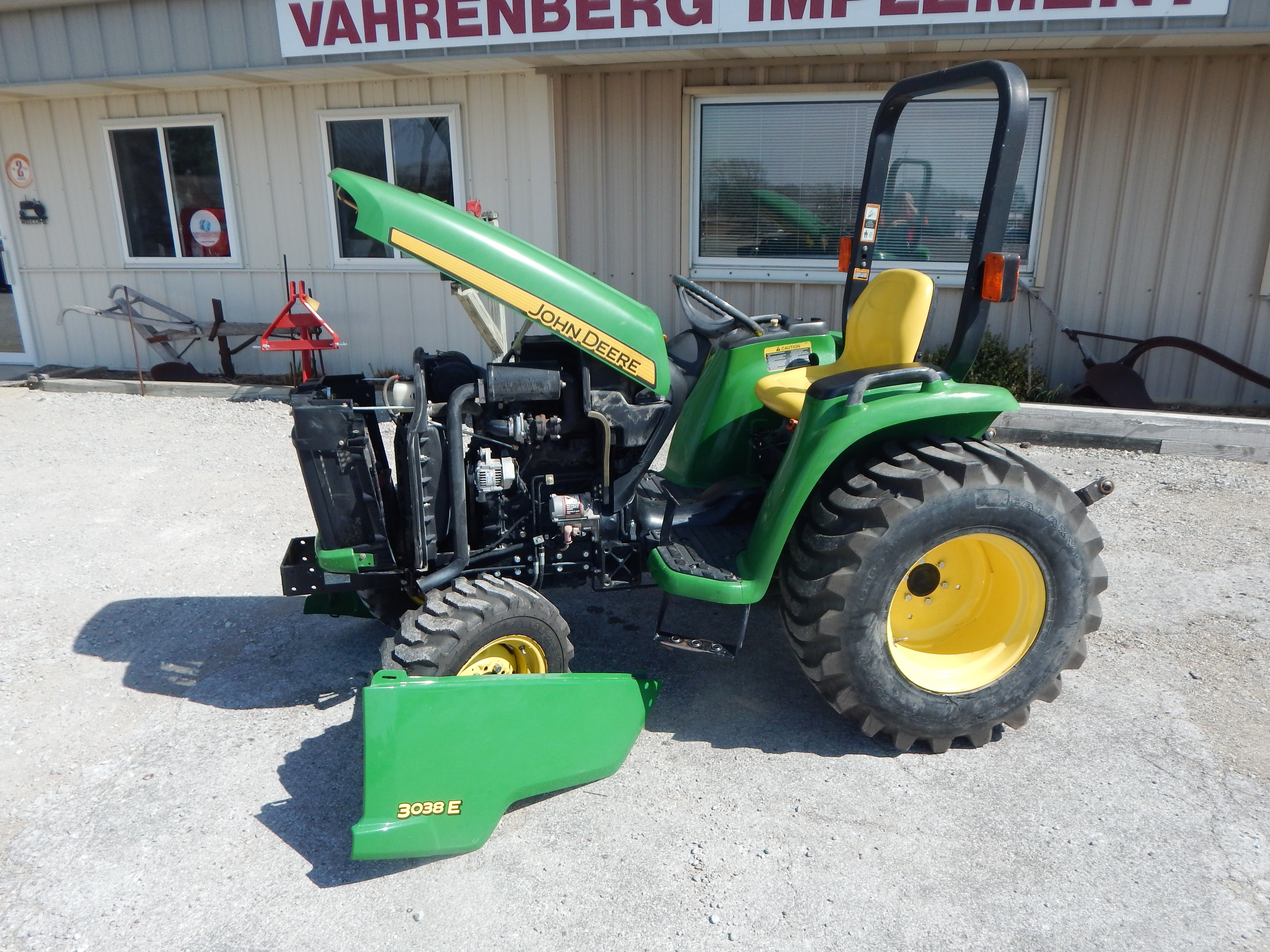 2013 John Deere 3038E Tractor