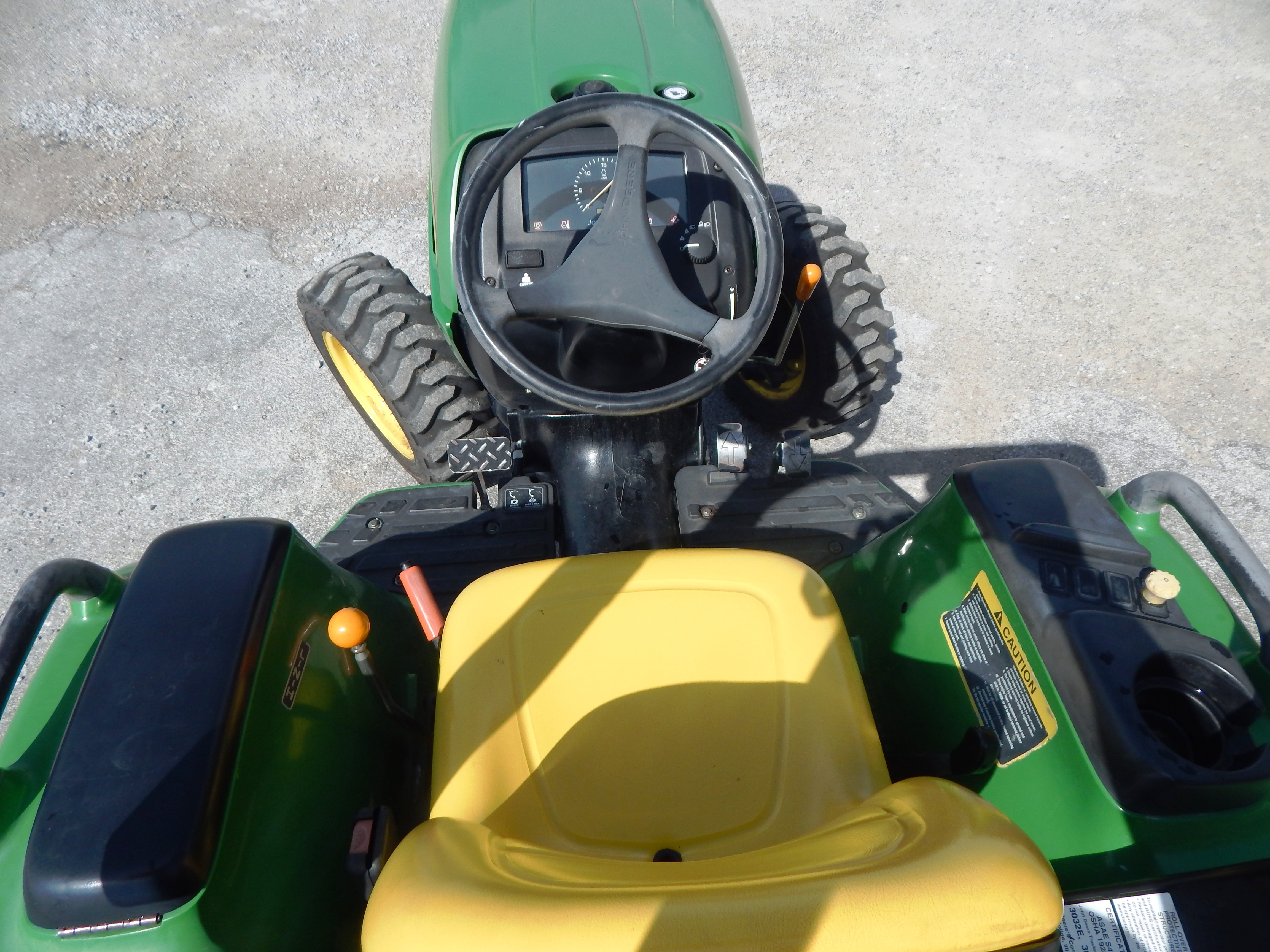 2013 John Deere 3038E Tractor