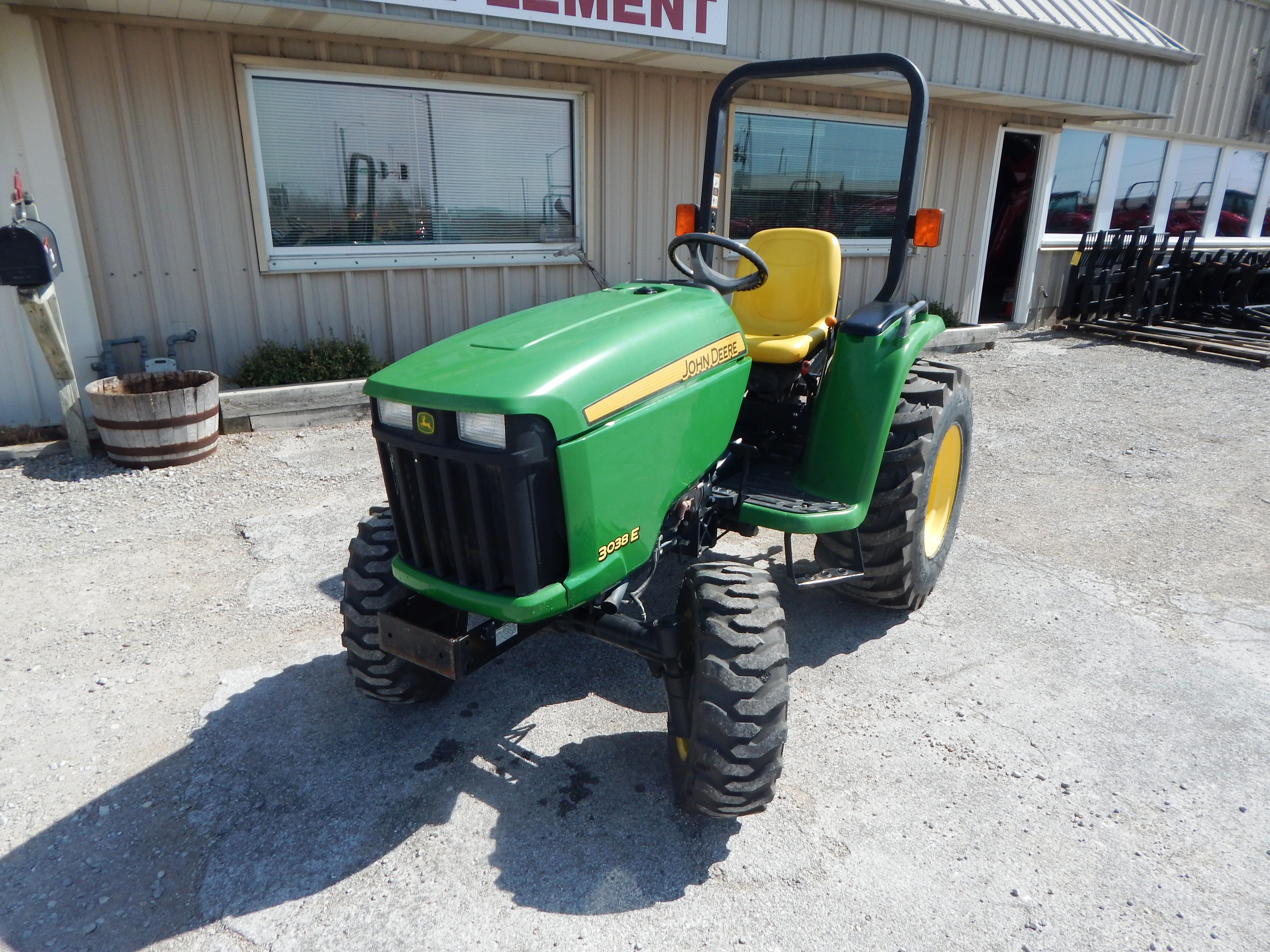 2013 John Deere 3038E Tractor