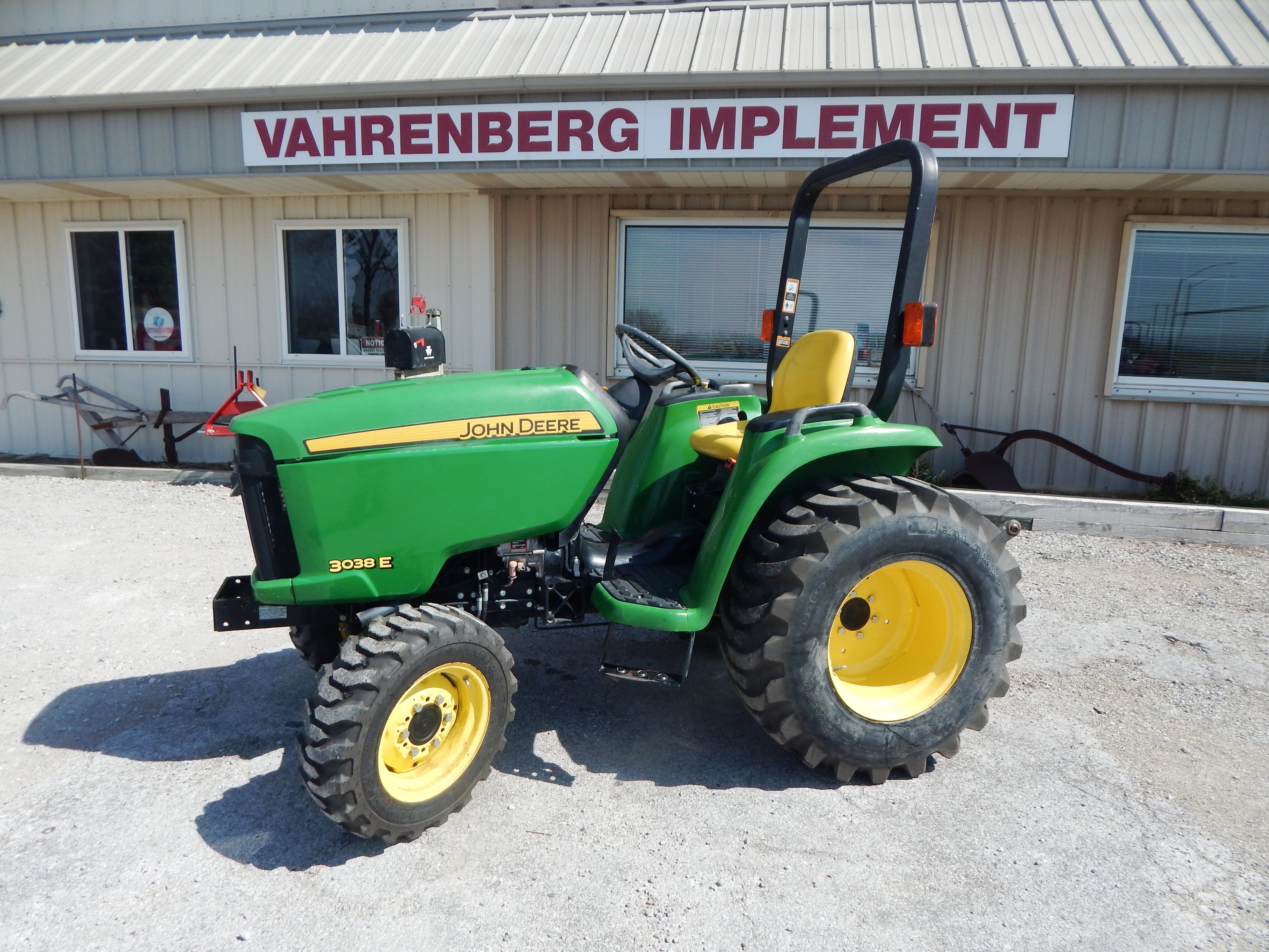 2013 John Deere 3038E Tractor