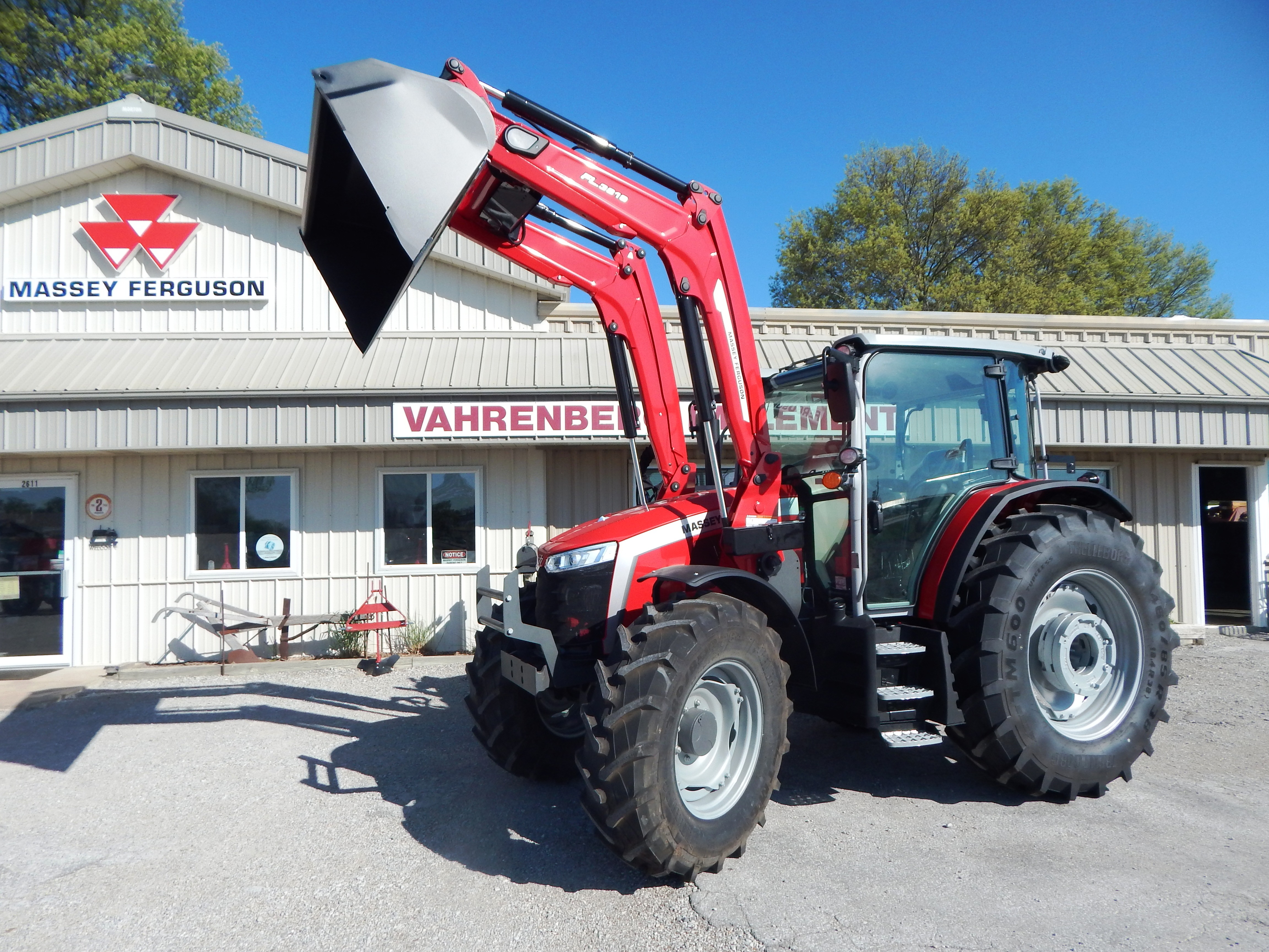 2026 Massey Ferguson 5M.145 Dyna4 Tractor