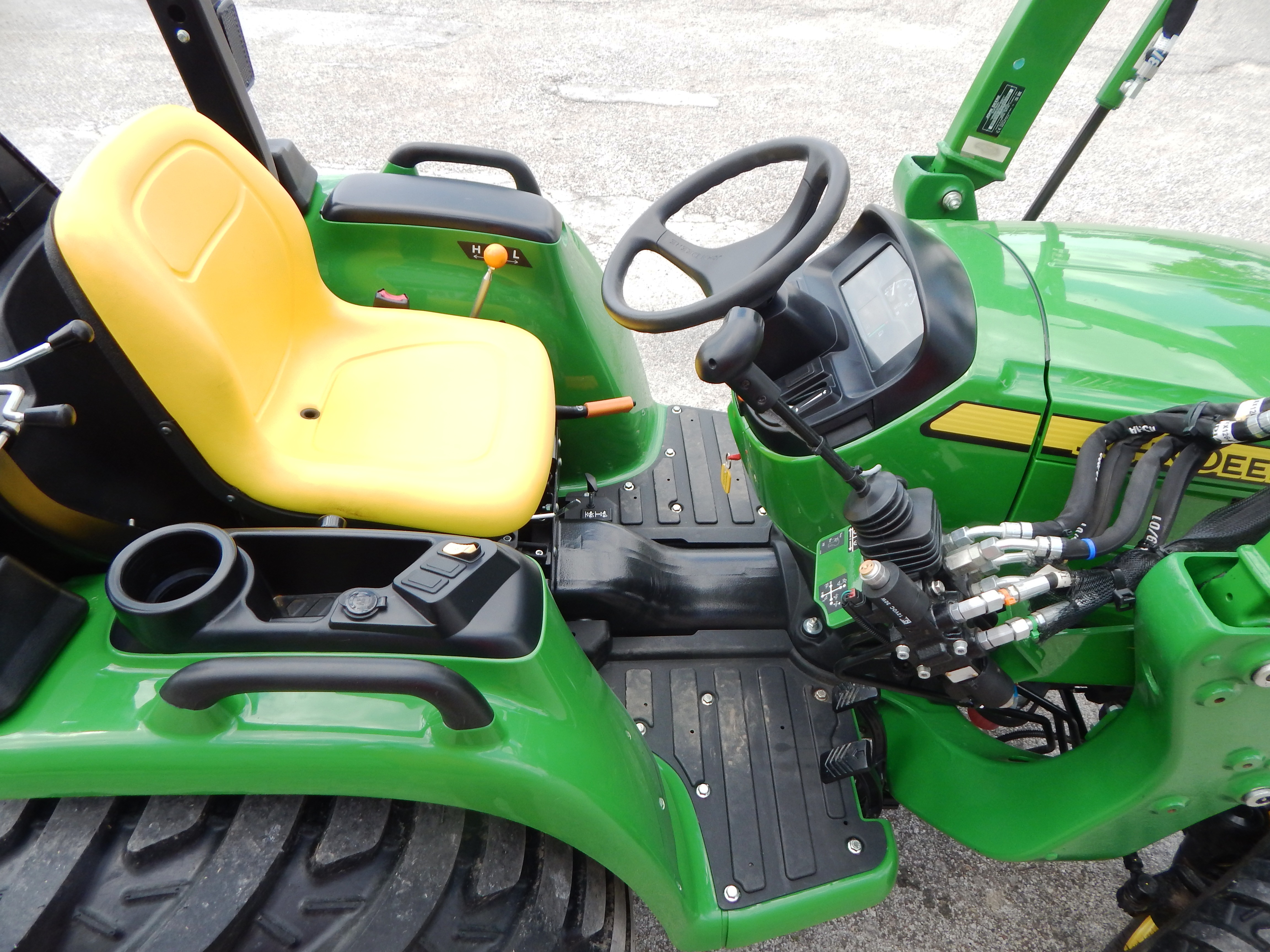 2025 John Deere 3032E Tractor