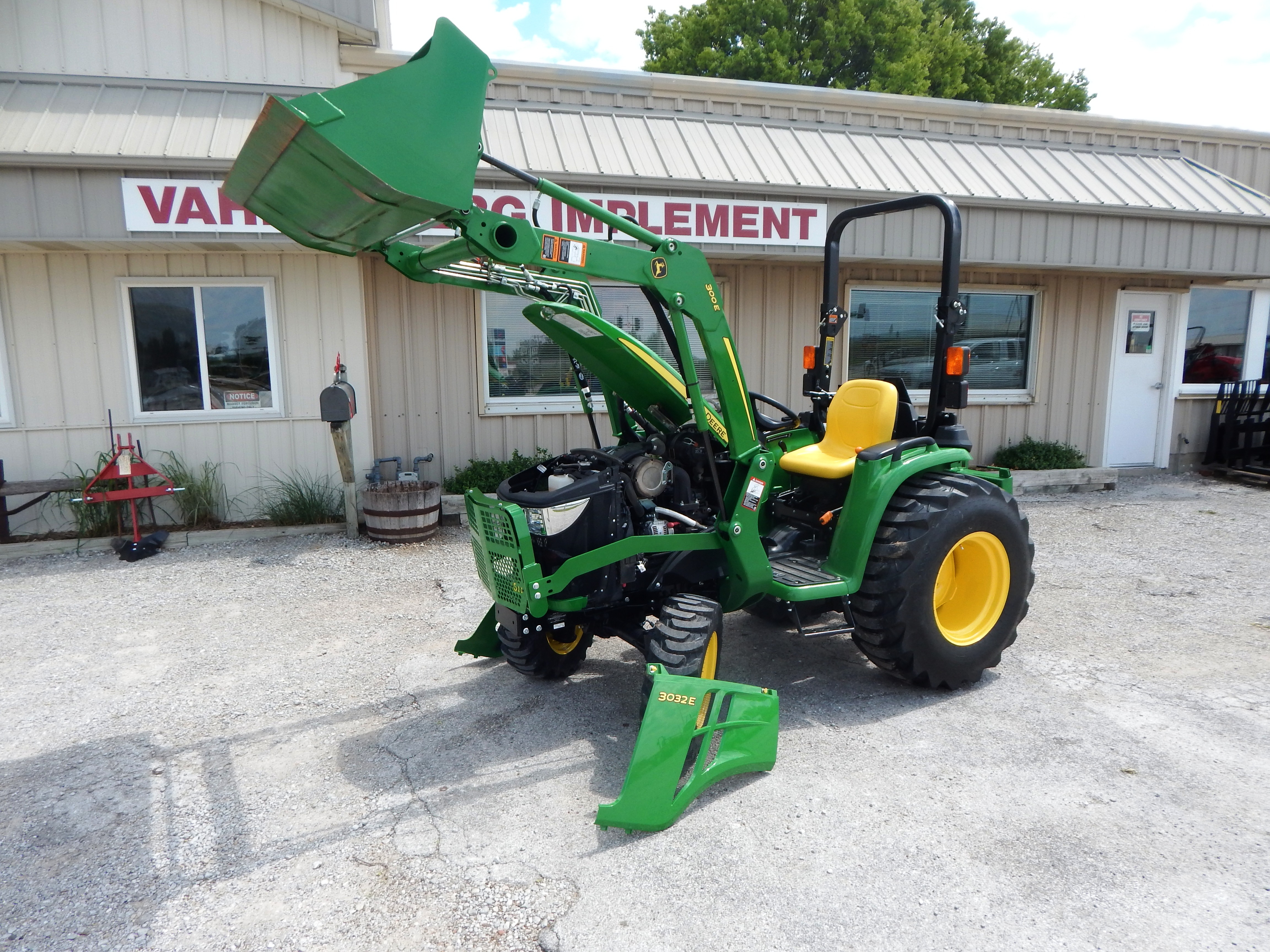 2025 John Deere 3032E Tractor