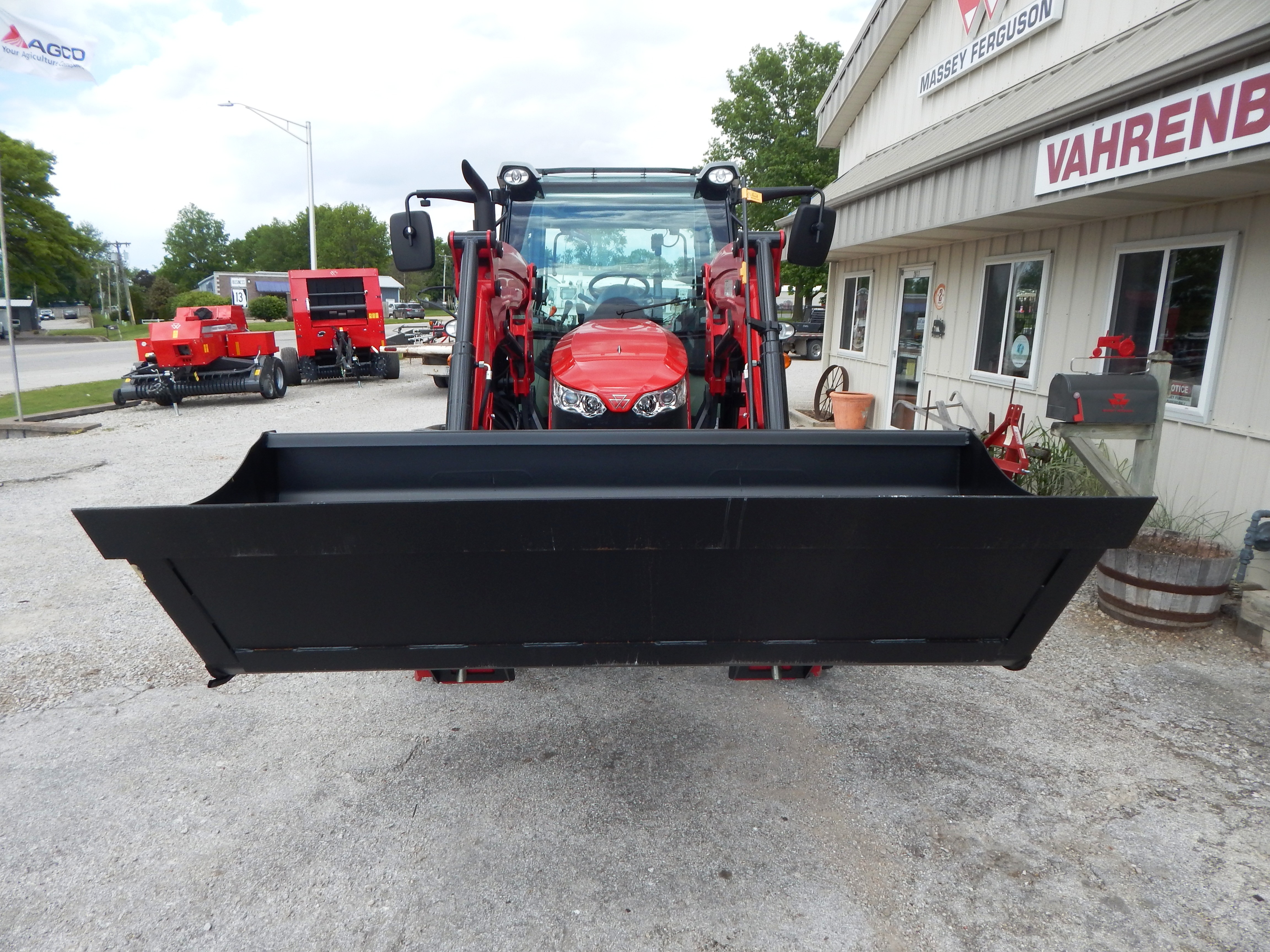 2026 Massey Ferguson 4710 Dyna2 Tractor